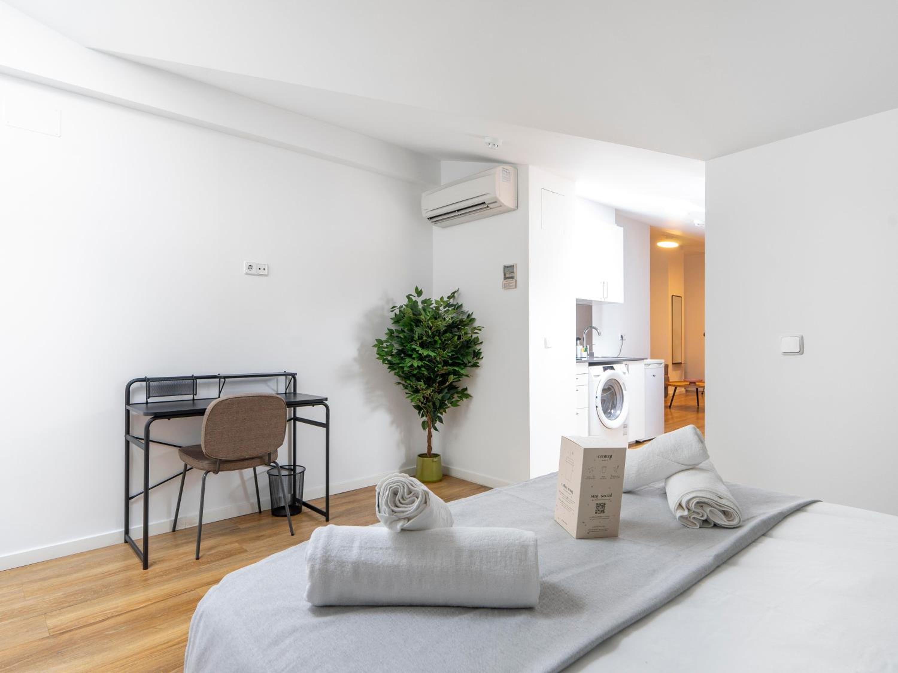 Studio Apartment - Photo 8