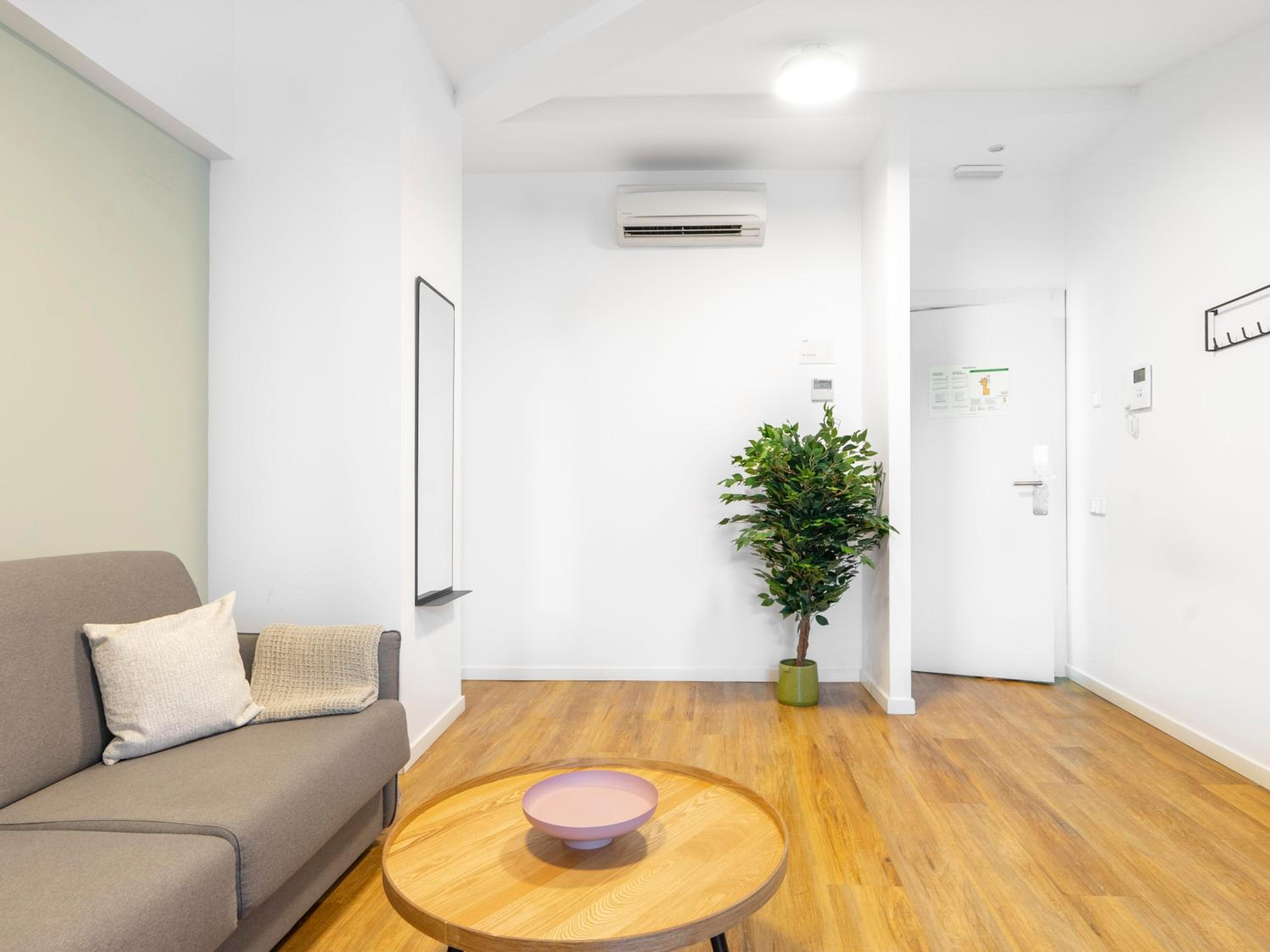 Studio Apartment - Photo 6