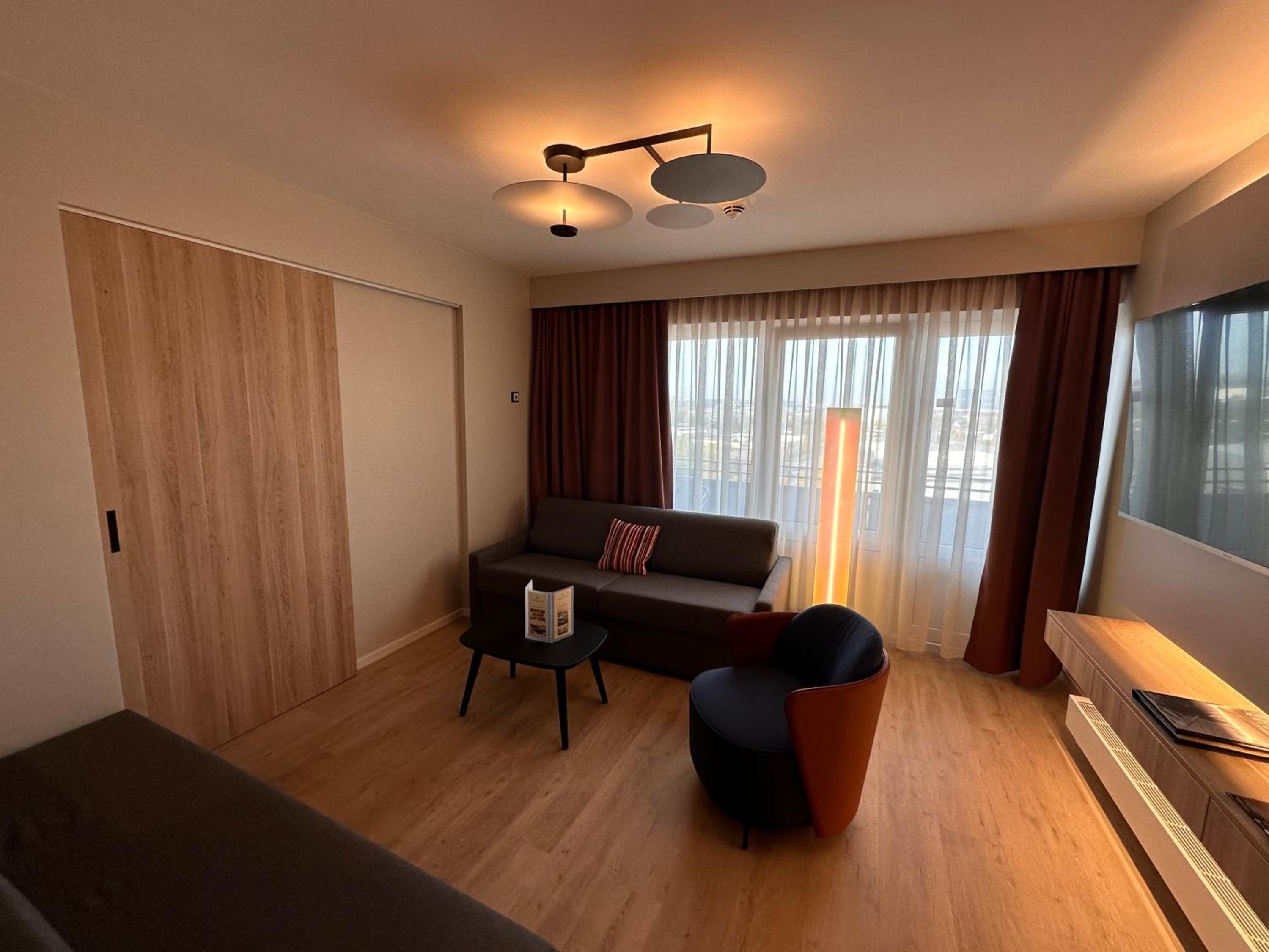Junior Suite with Balcony thumbnail 5