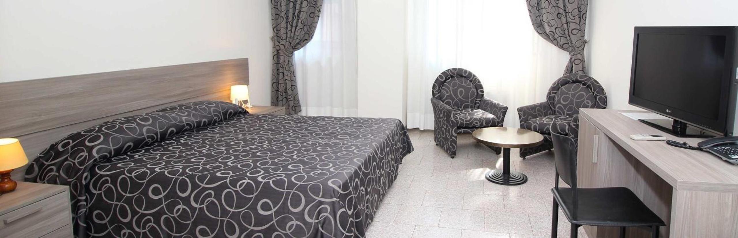 Double or Twin Room - Photo 9