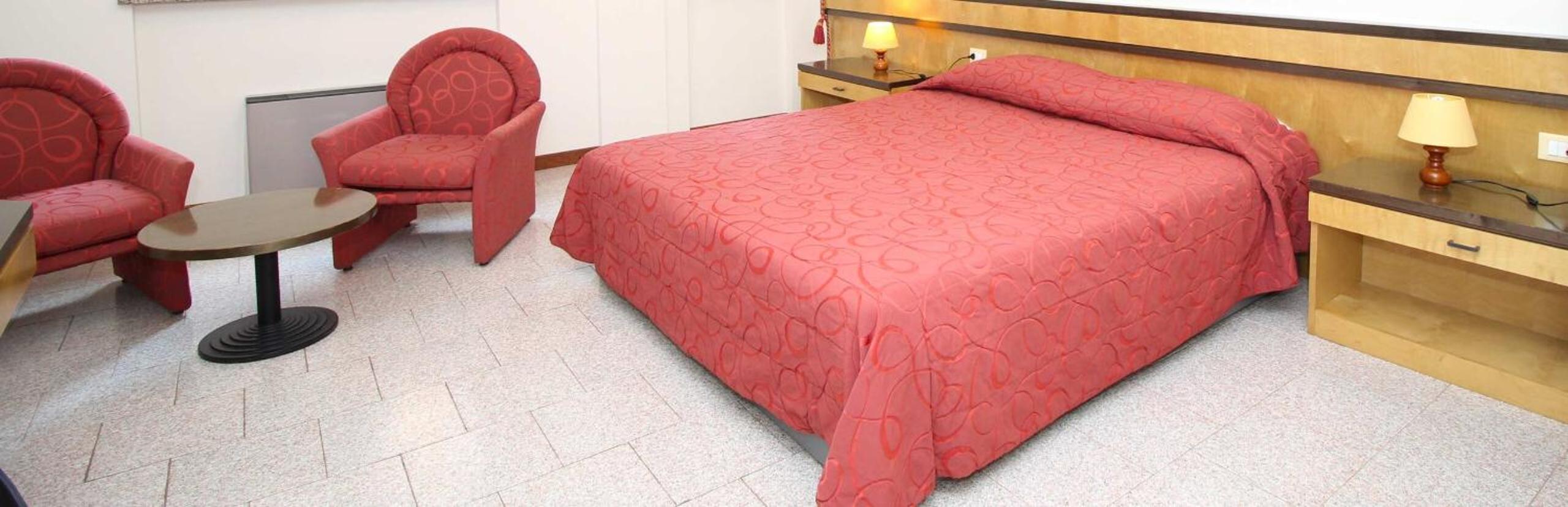 Double or Twin Room - Photo 4
