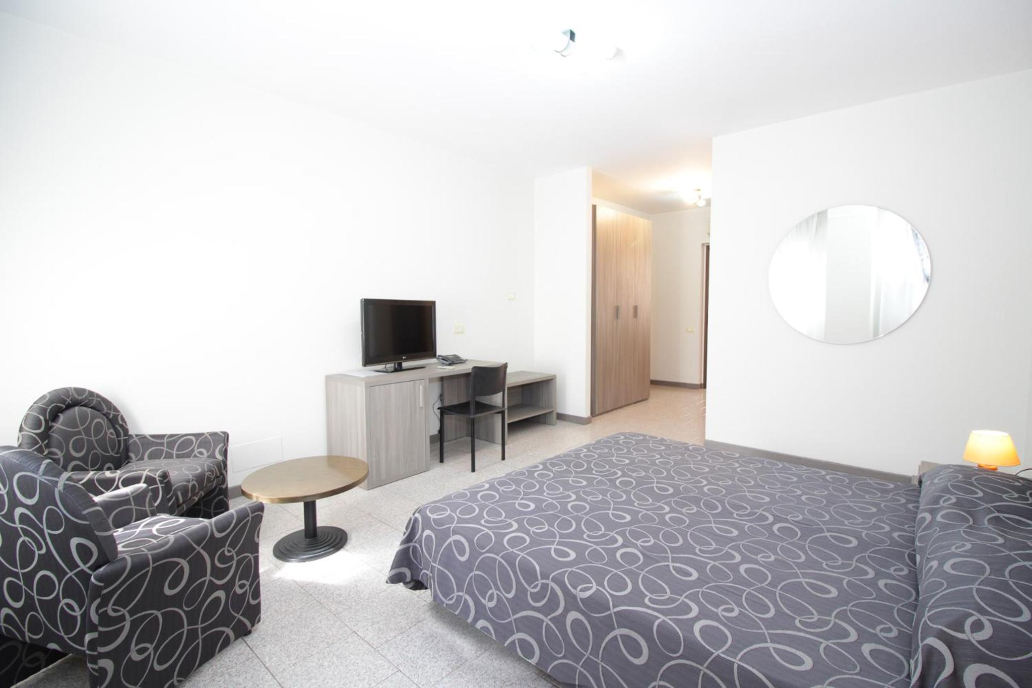 Double or Twin Room - Photo 2