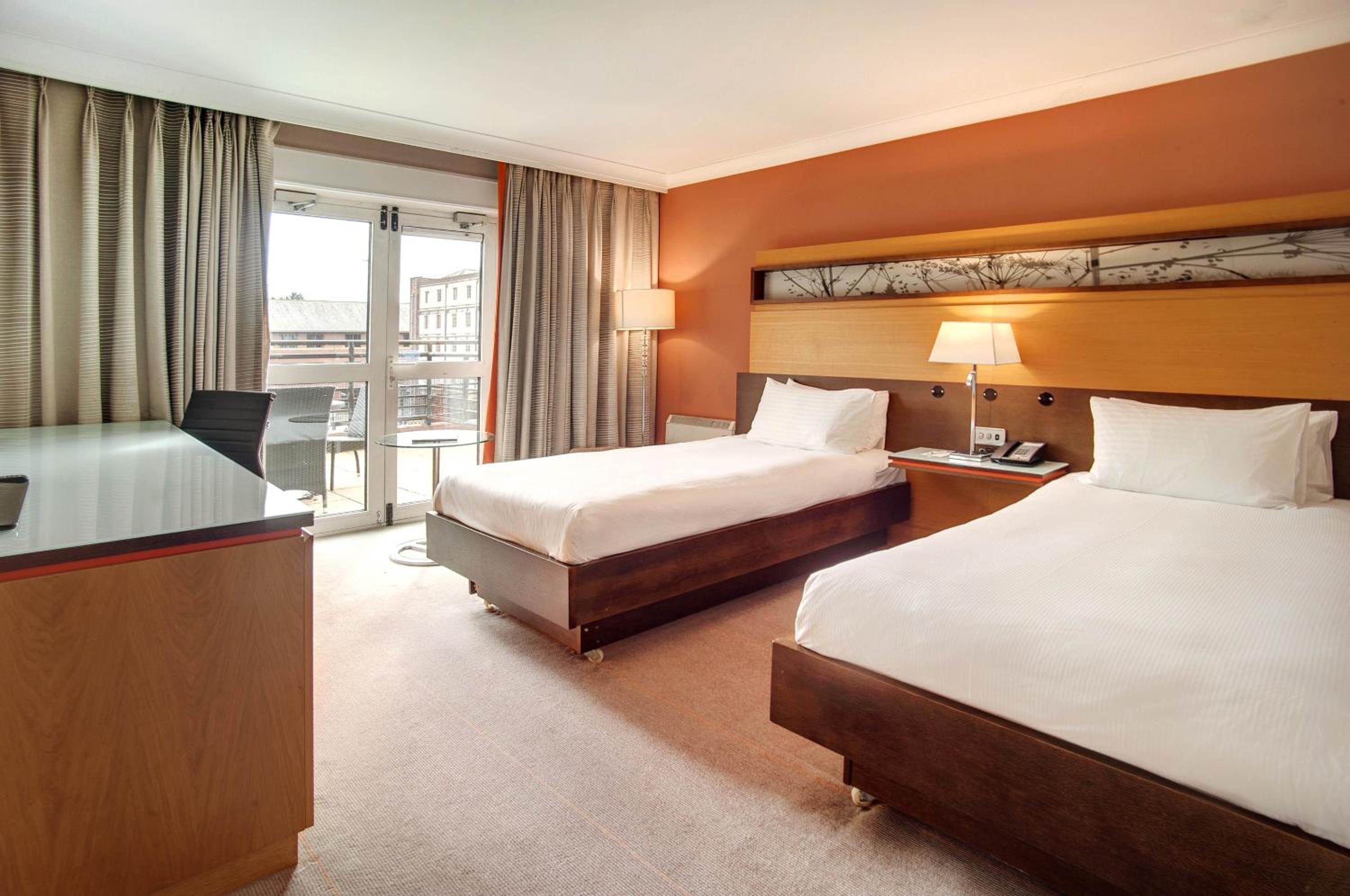 Deluxe Twin Suite, 2 Double Beds, Balcony, Quay View