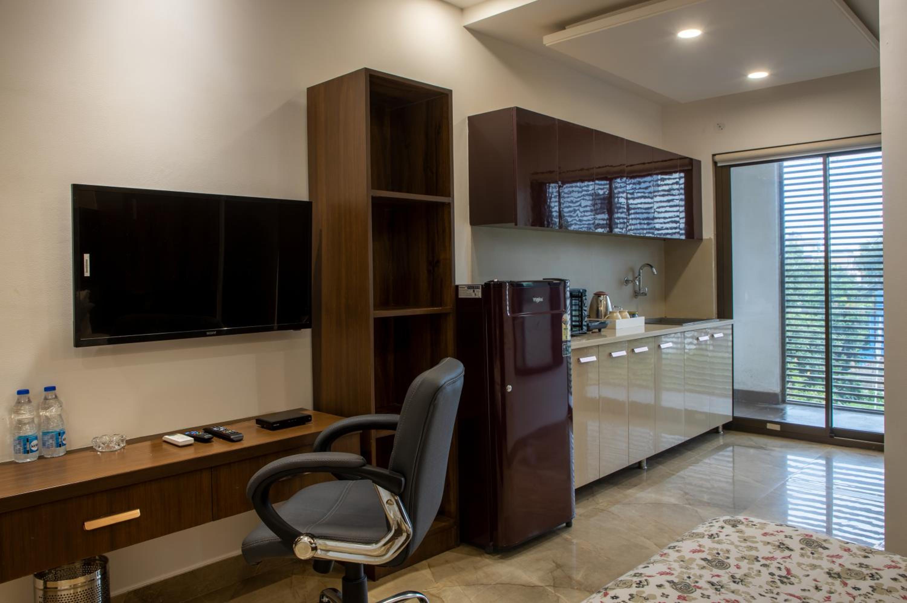 Studio Apartment - Photo 8