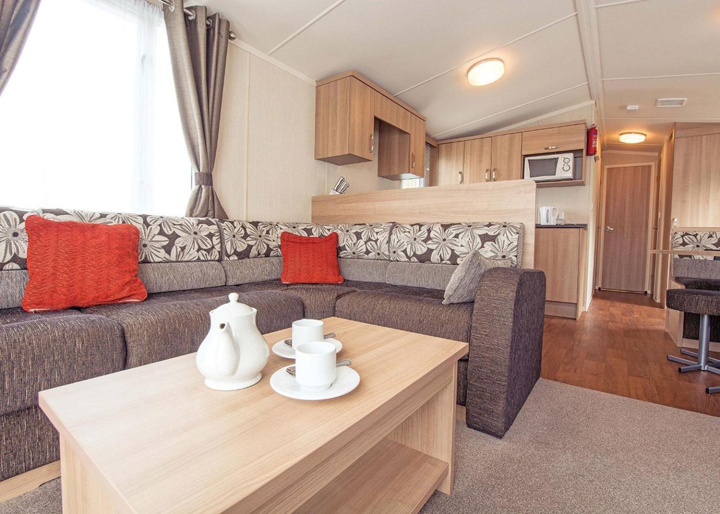 Mobile Home photo 2