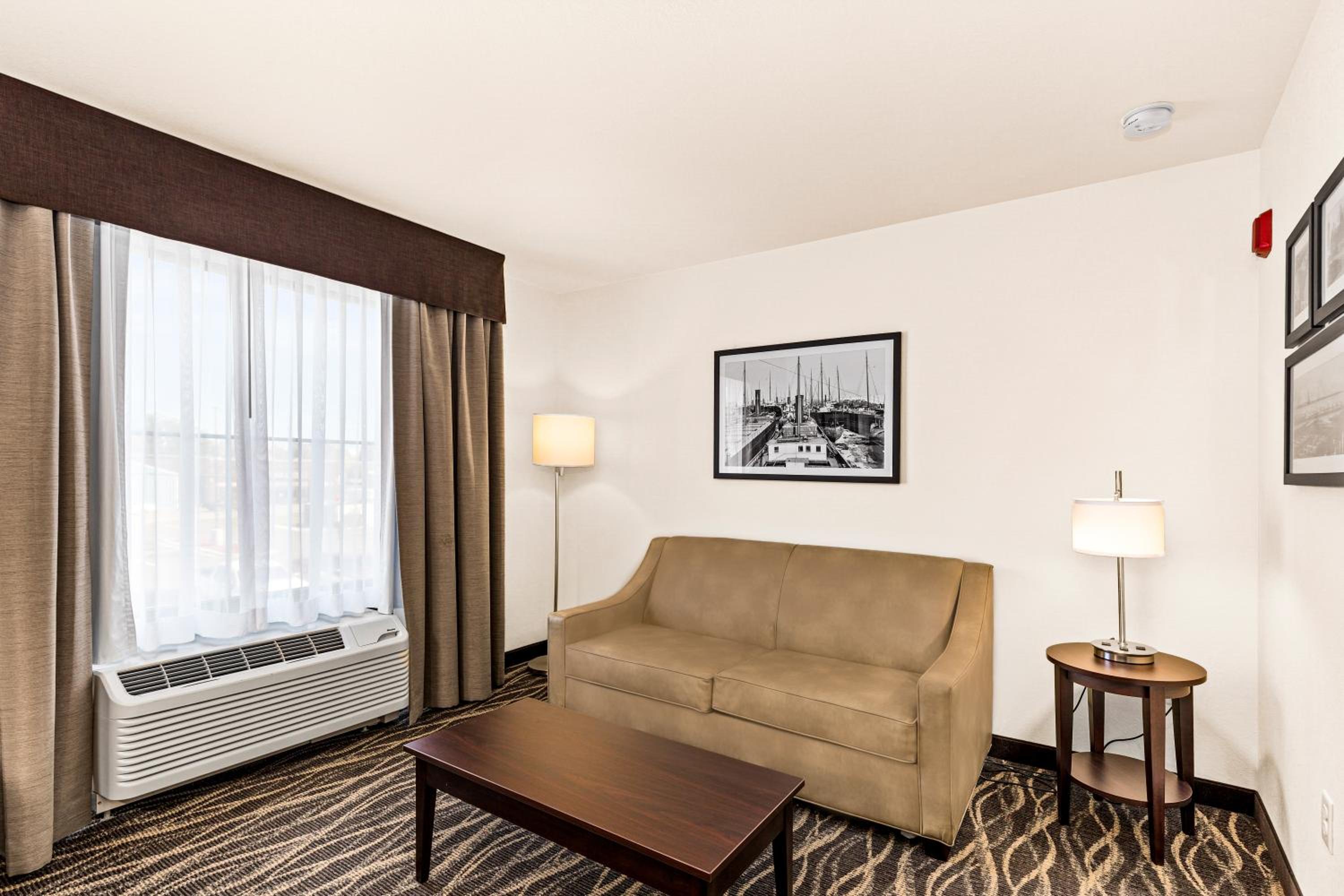 Suite - Photo 4
