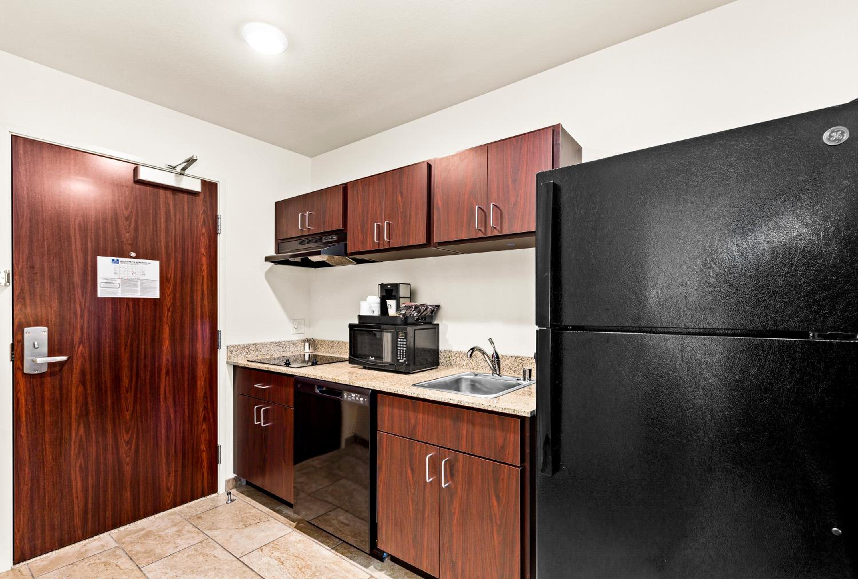 Suite - Photo 5