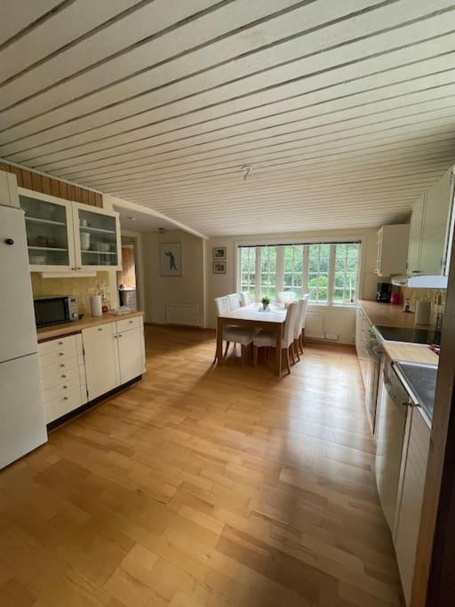 Four-Bedroom House photo 3