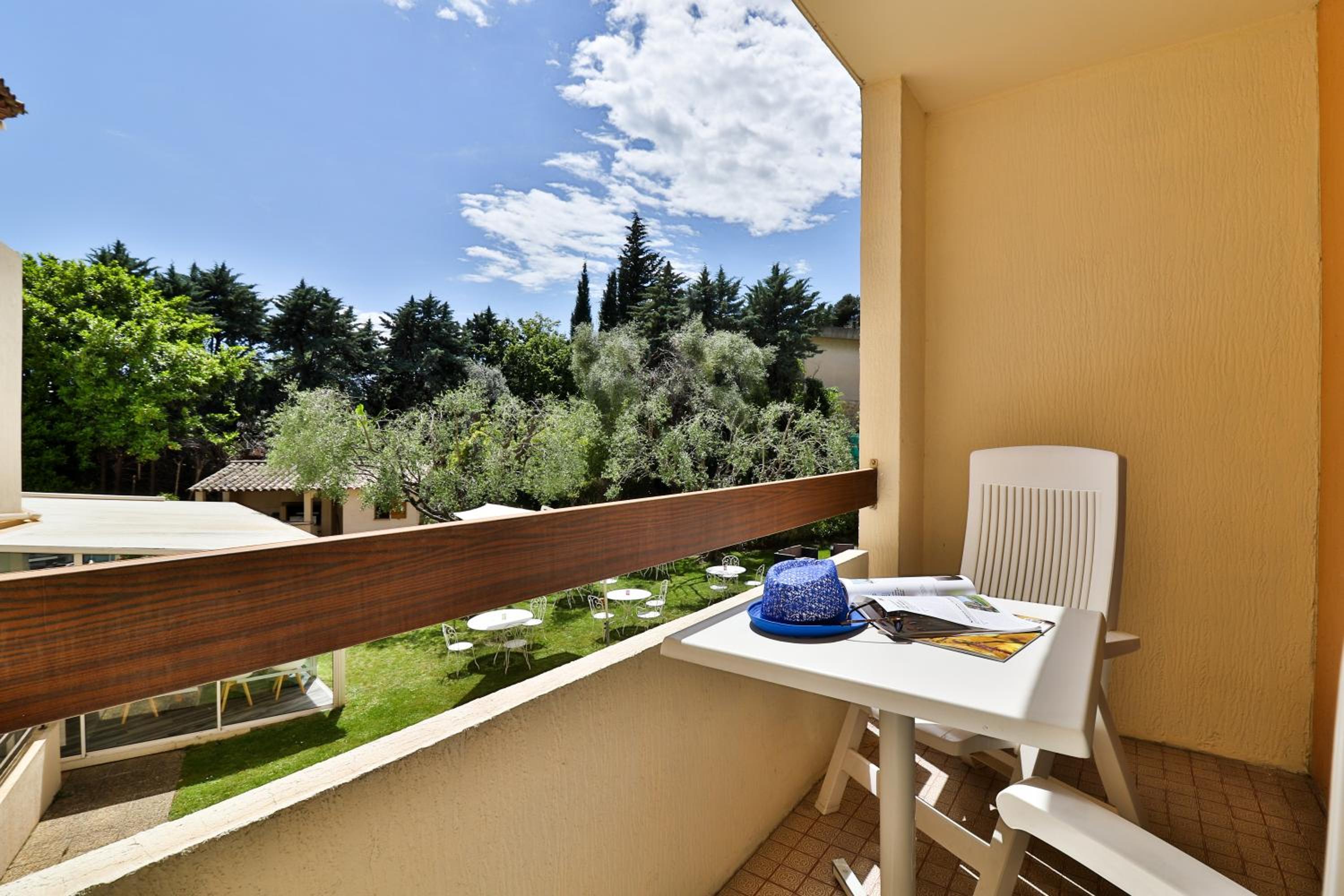 Superior Double Room with Balcony - Photo 8