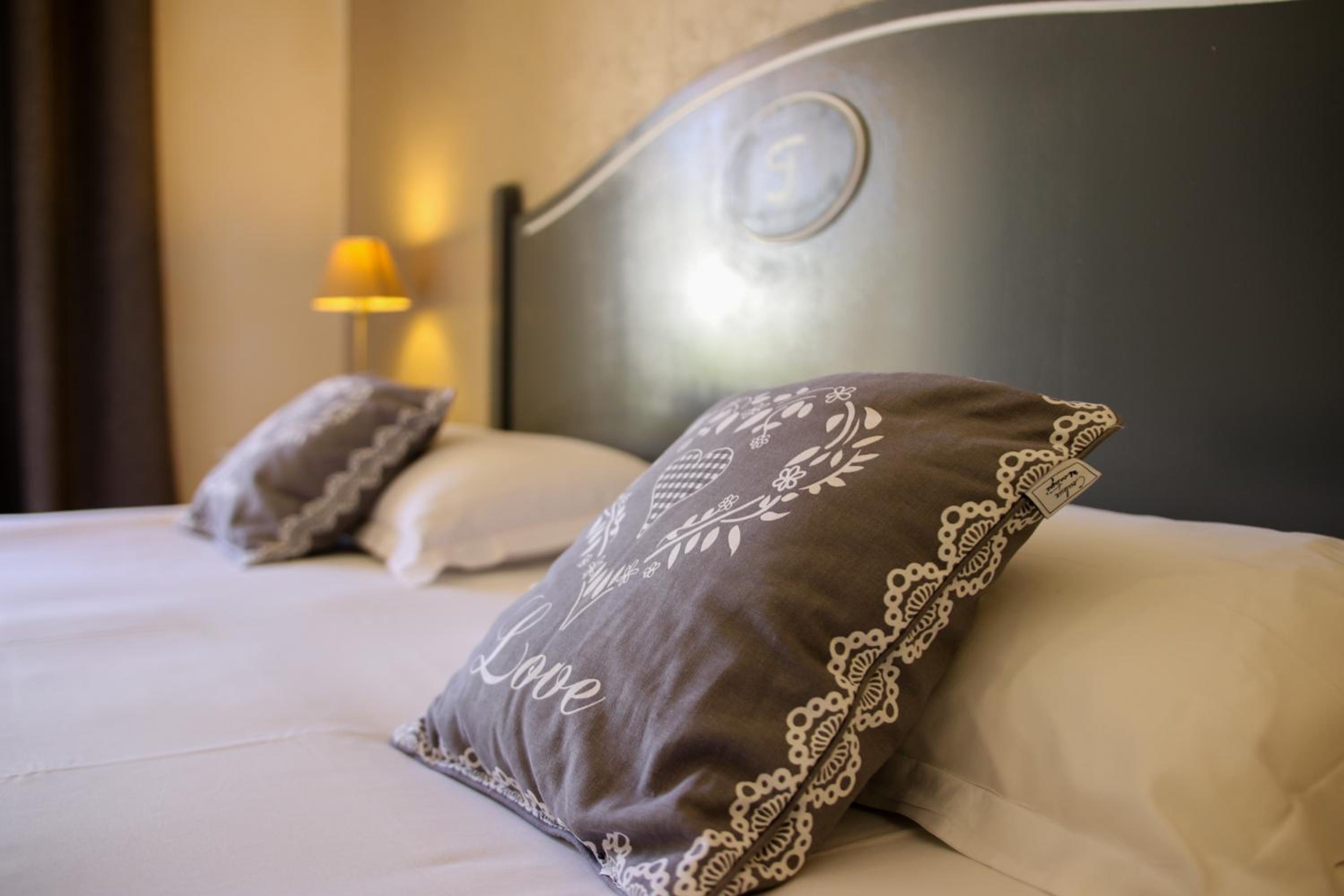 Superior Double Room with Balcony - Photo 2