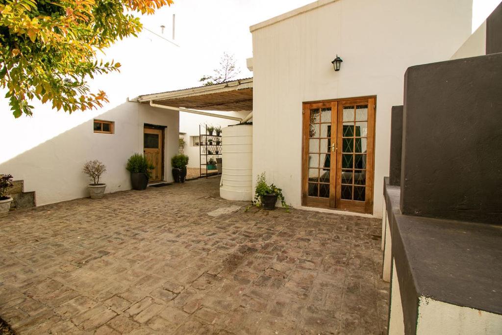 Two-Bedroom House - Photo 4