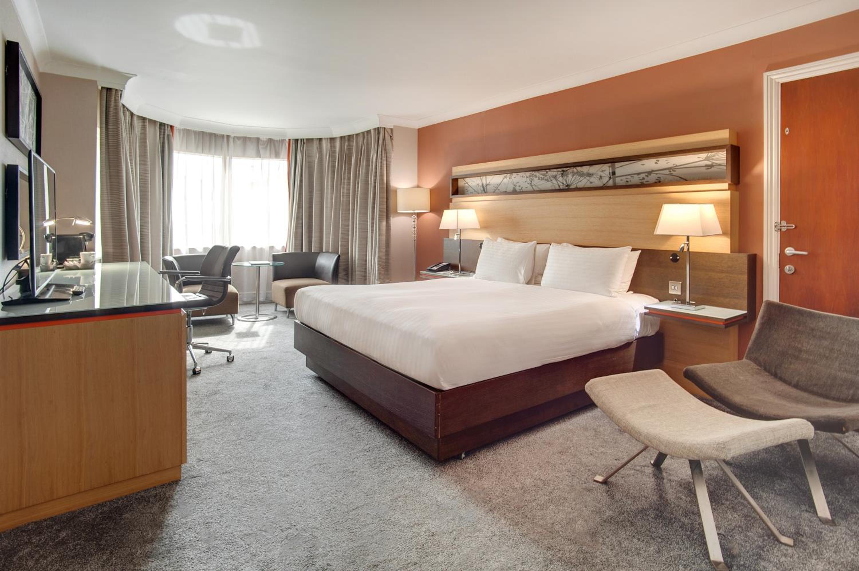 Junior Suite, 1 Super King Bed, Sofa Bed, Quay View
