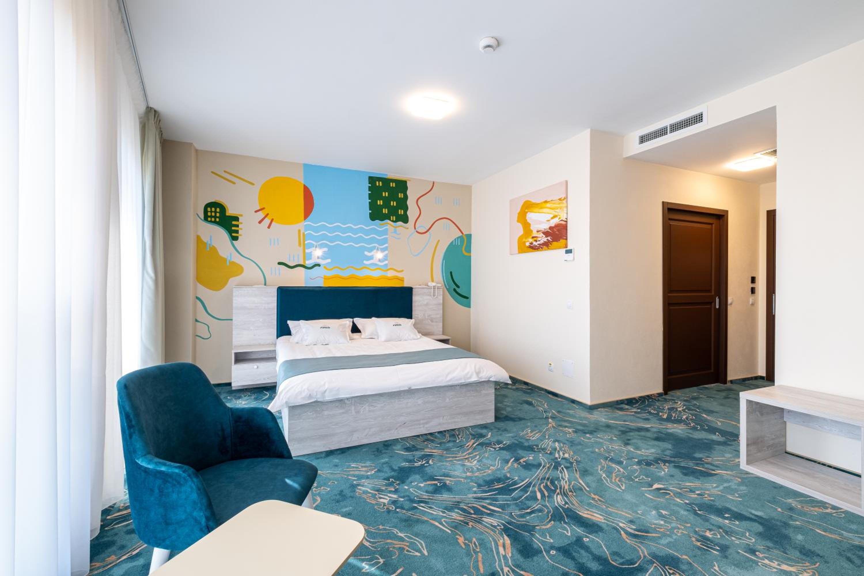 Standard King Room with Spa Access - Photo 1