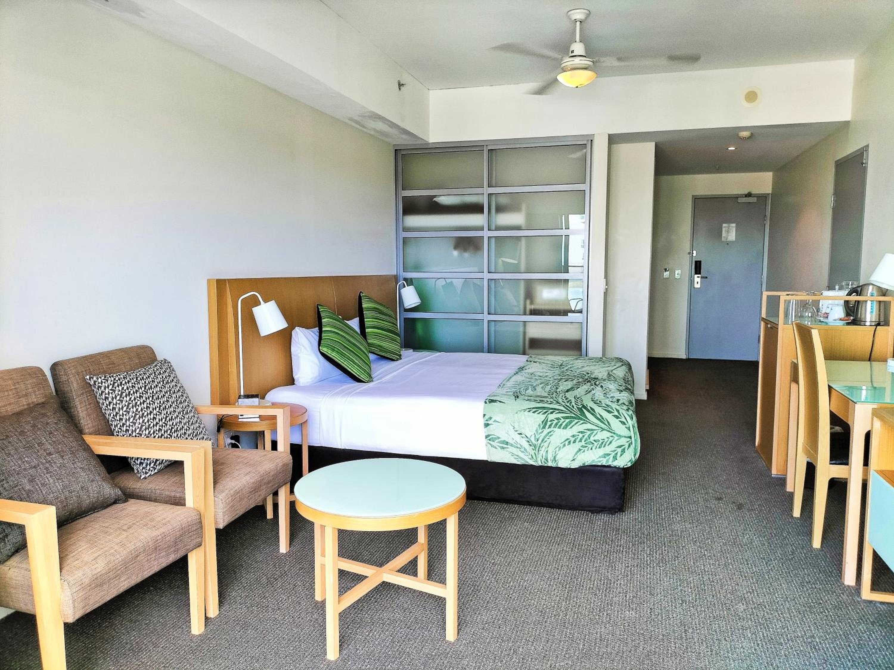 Deluxe Double Room with Balcony and Sea View + $25 Litchfield or Fishing Voucher pp photo 2