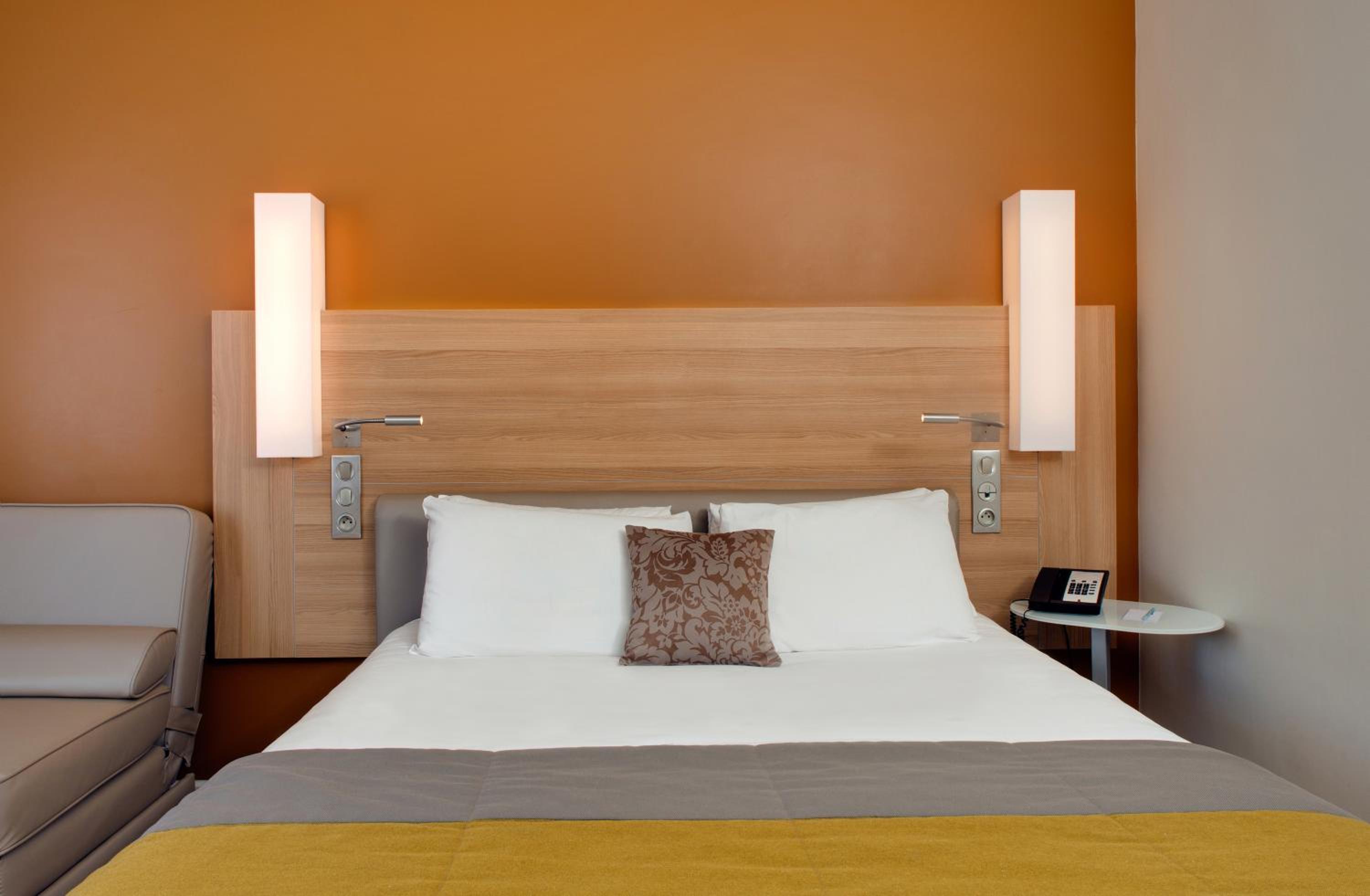 Priviledge King Room with Sofa Bed - Photo 3