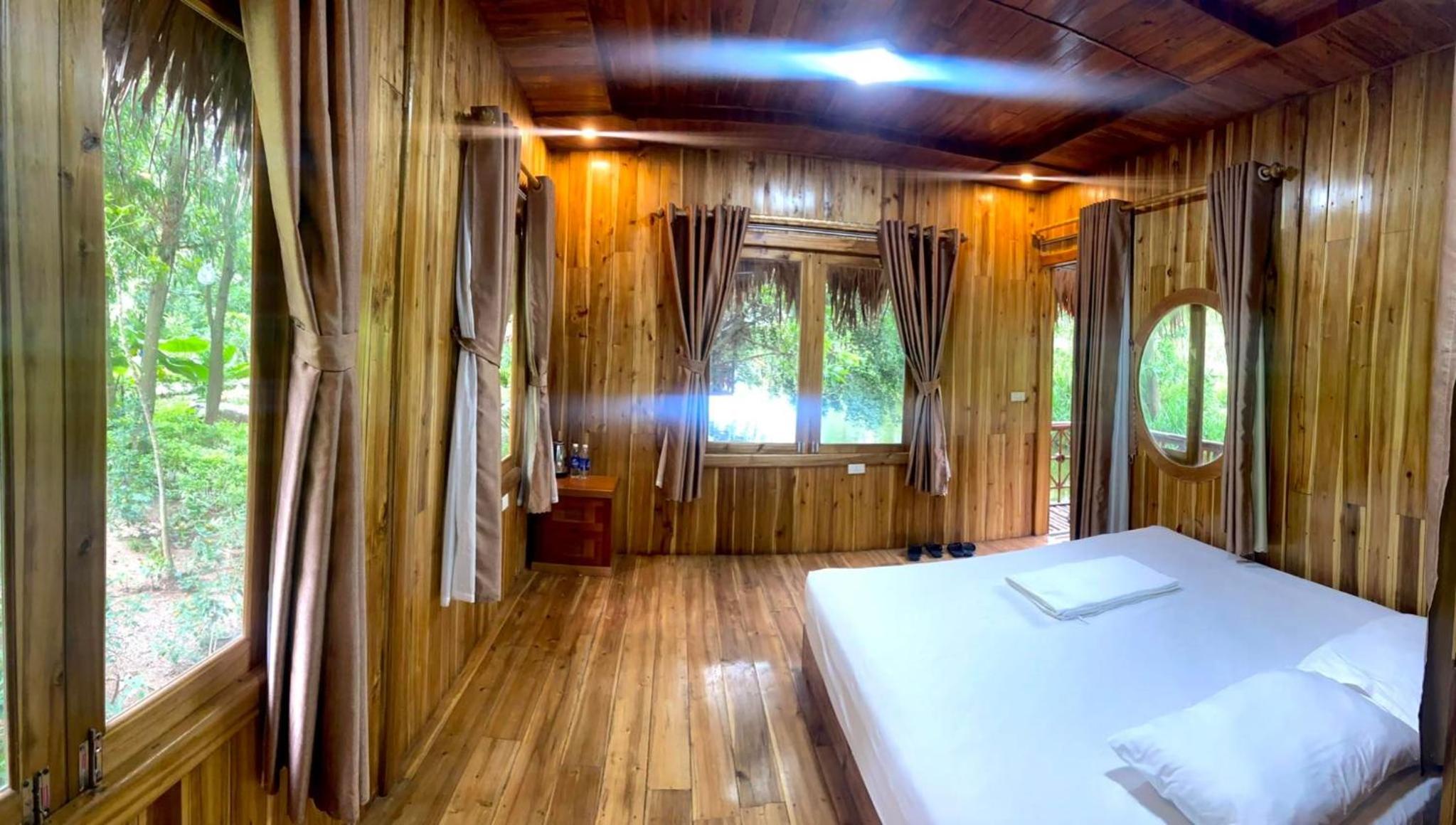Bungalow - Water Front