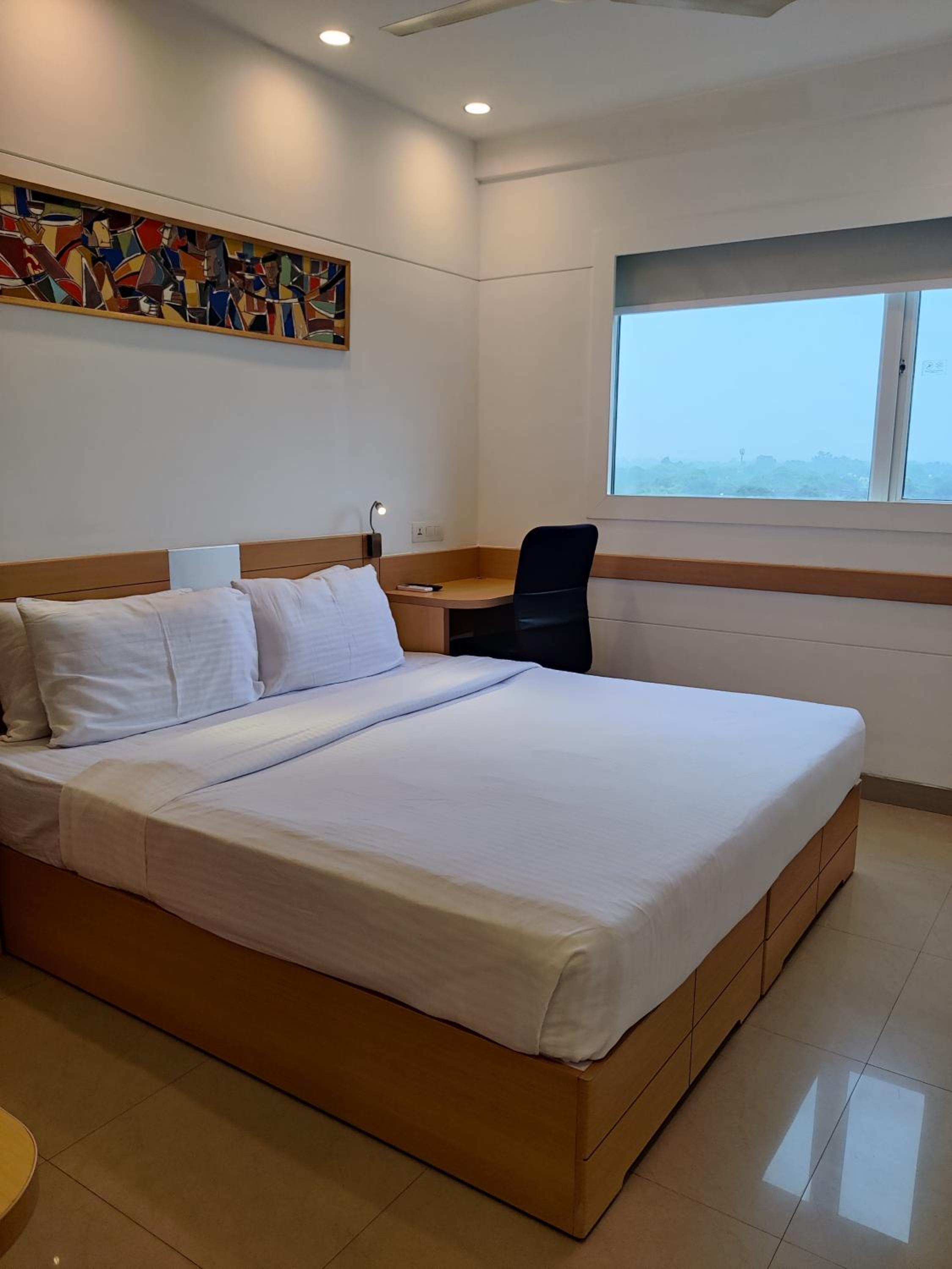 Premium City View (Large Bed) - Photo 1
