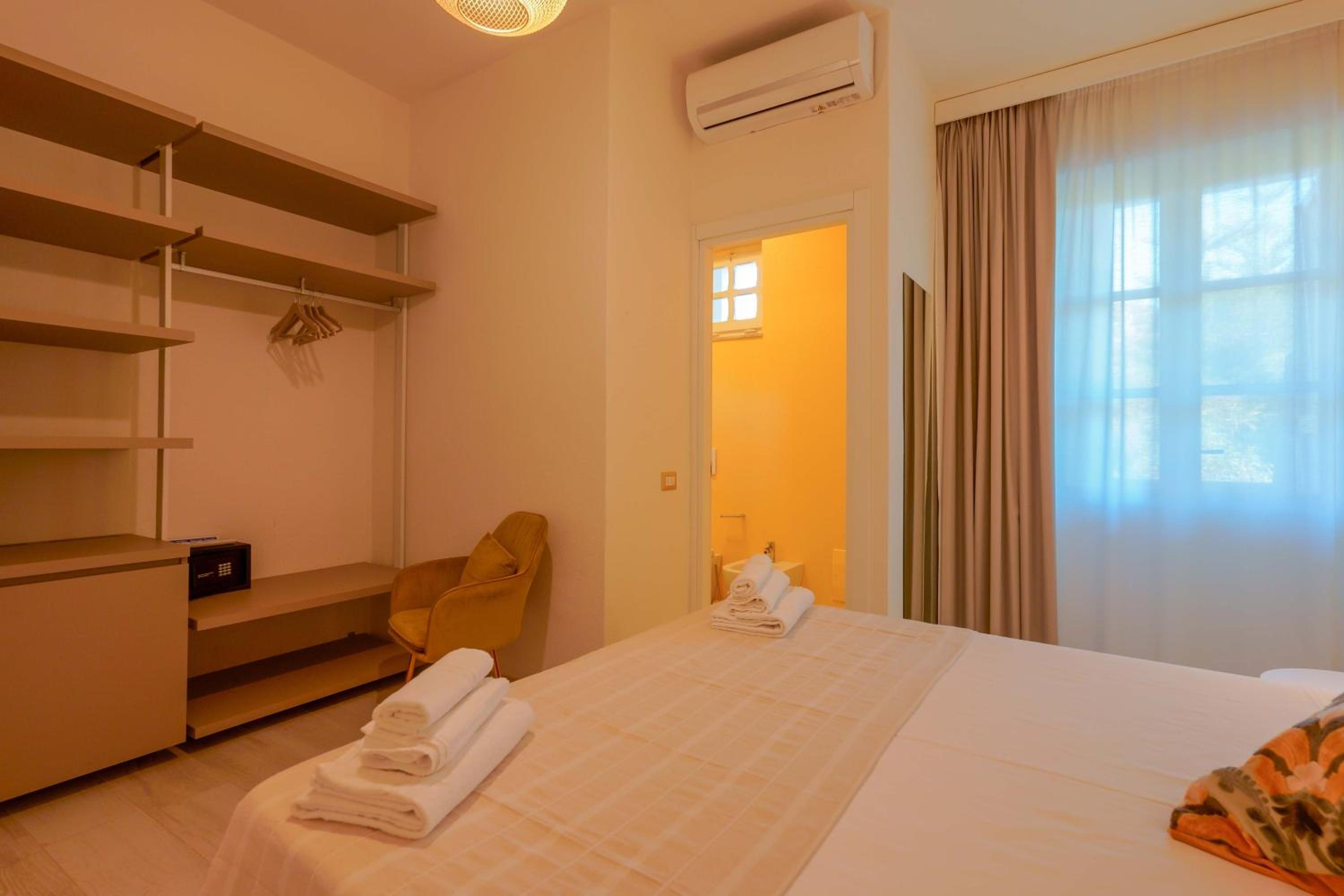 Standard Double Room - Photo 7
