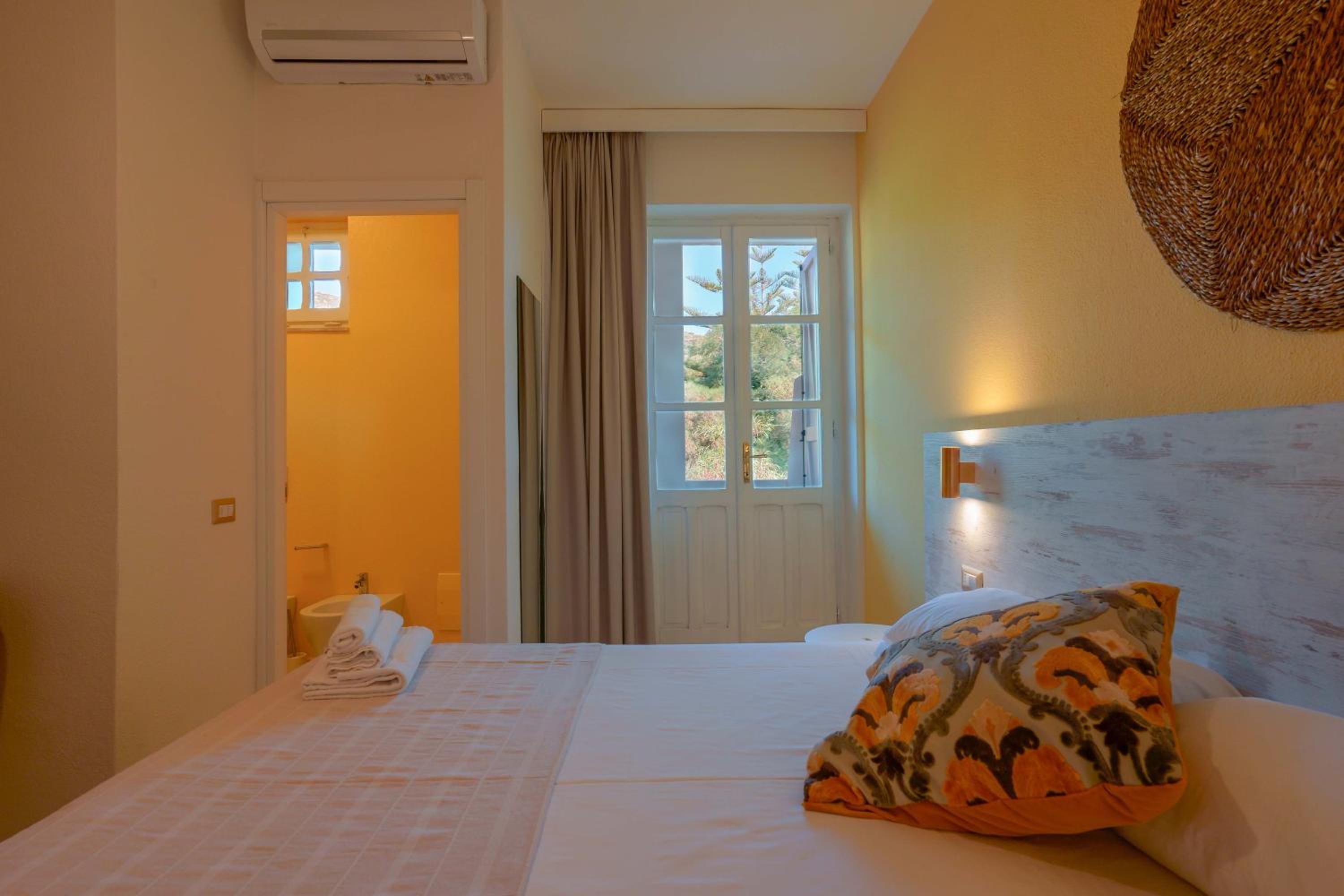 Standard Double Room - Photo 8