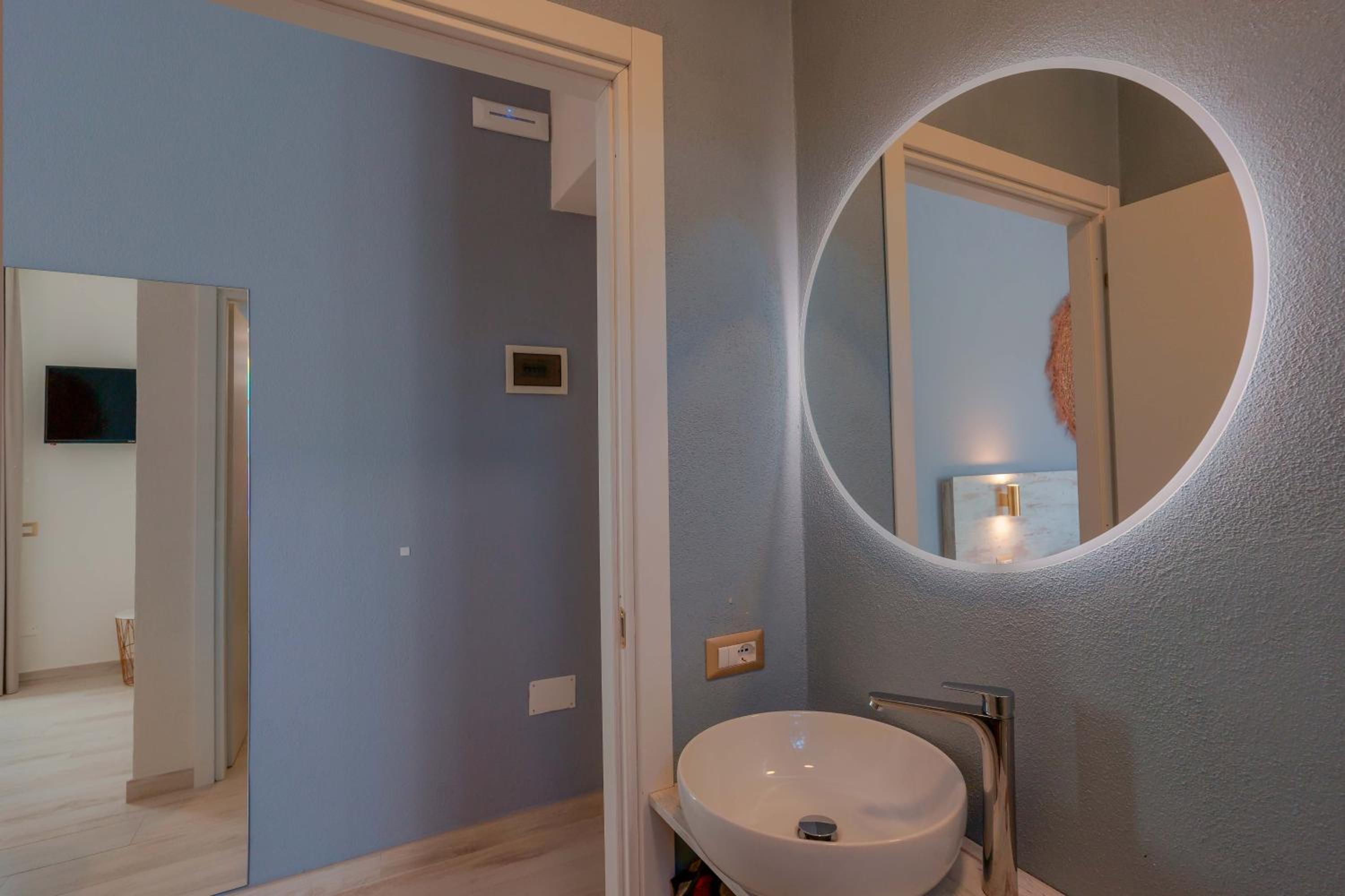 Standard Double Room - Photo 13