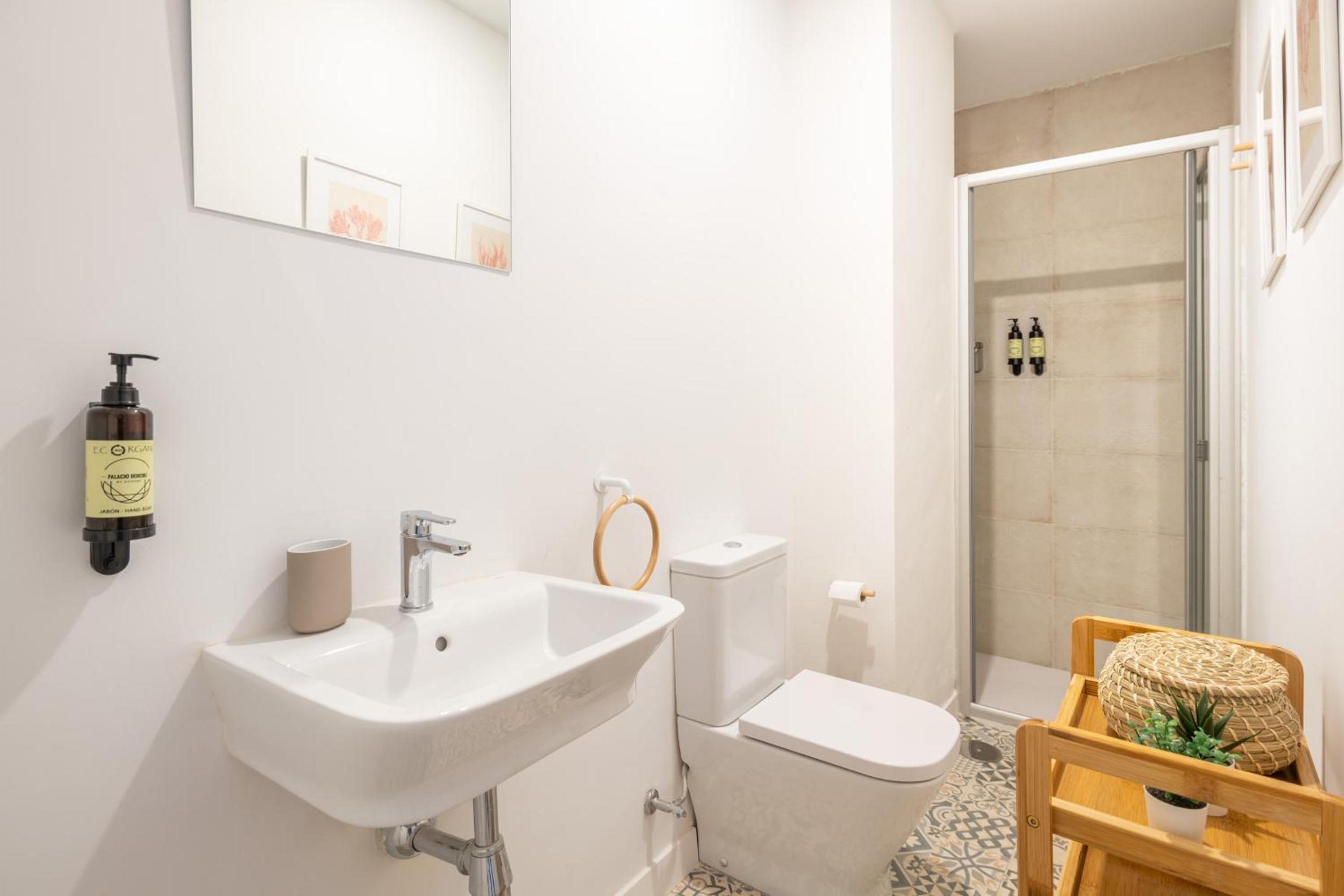 Two-Bedroom Apartment - Ground Floor - Photo 4