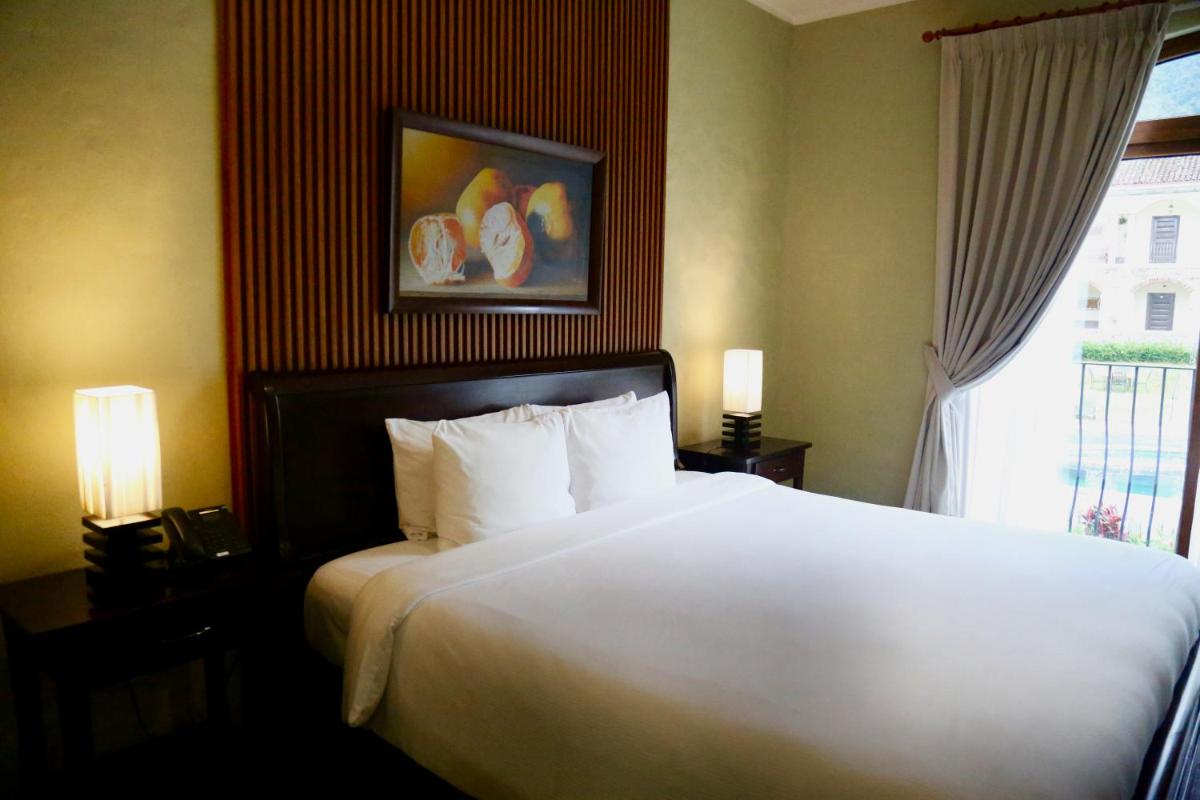 Deluxe King Room photo 2
