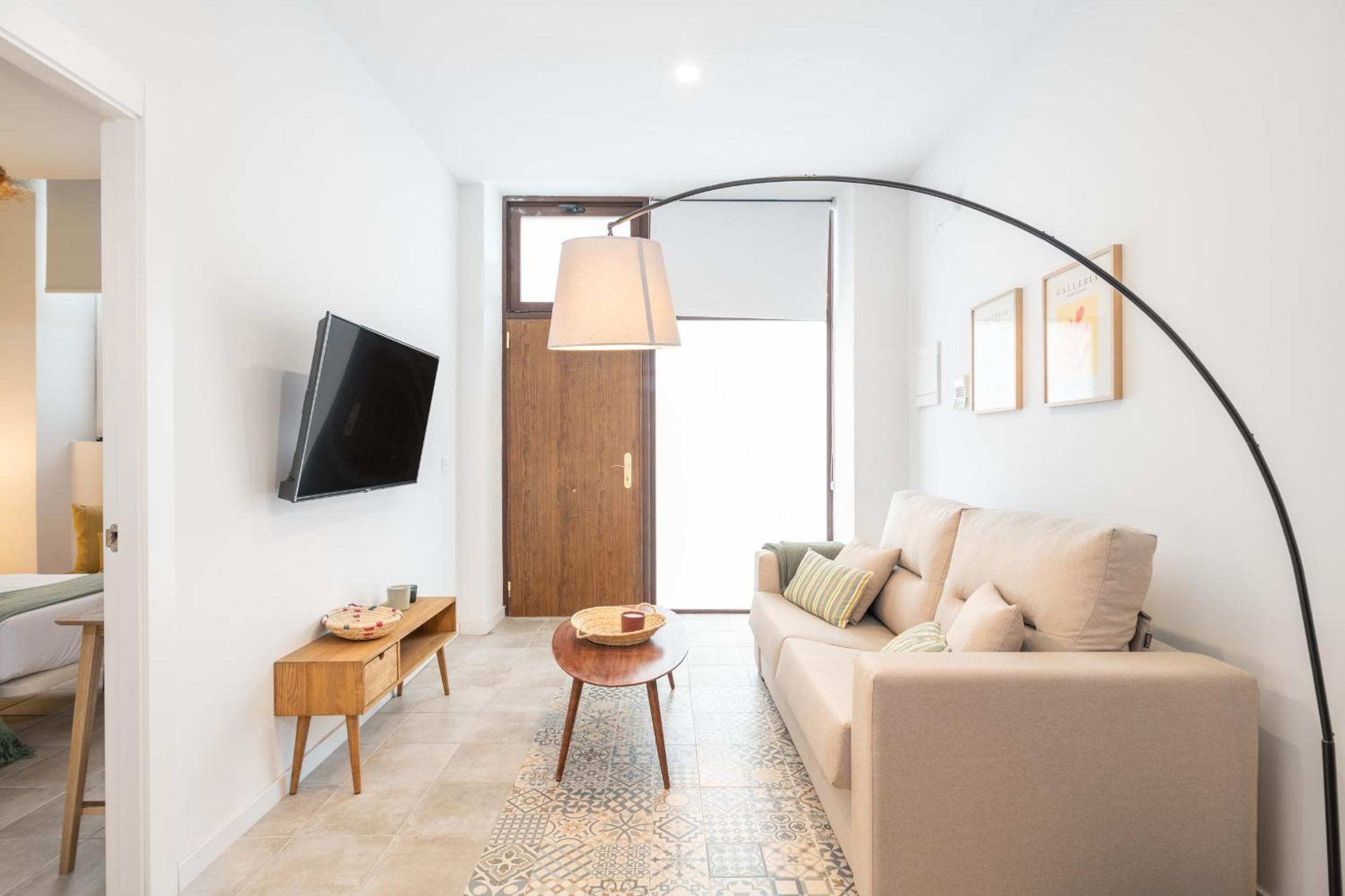 Two-Bedroom Apartment - Ground Floor - Photo 3