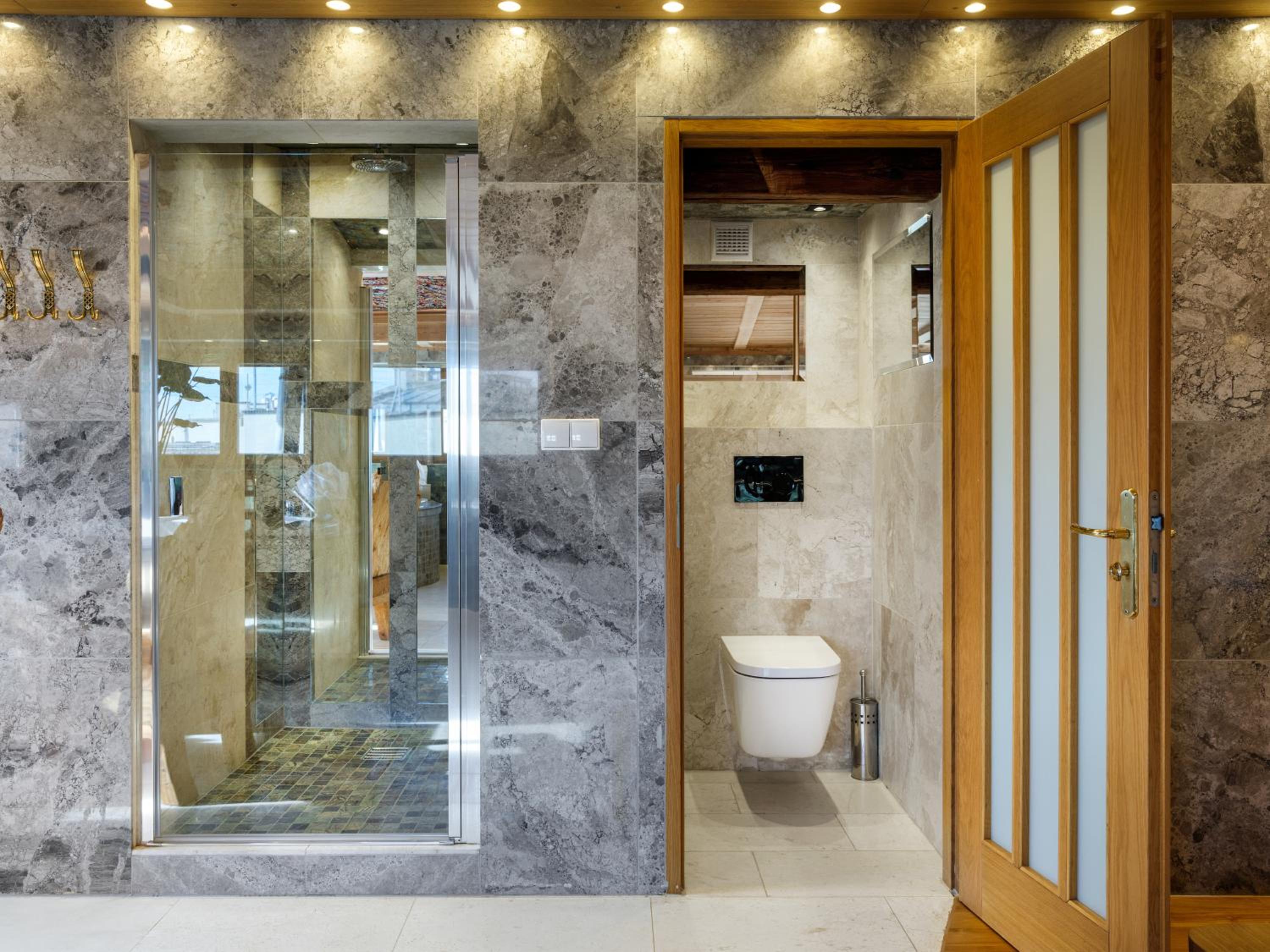 Superior King Suite - Photo 6