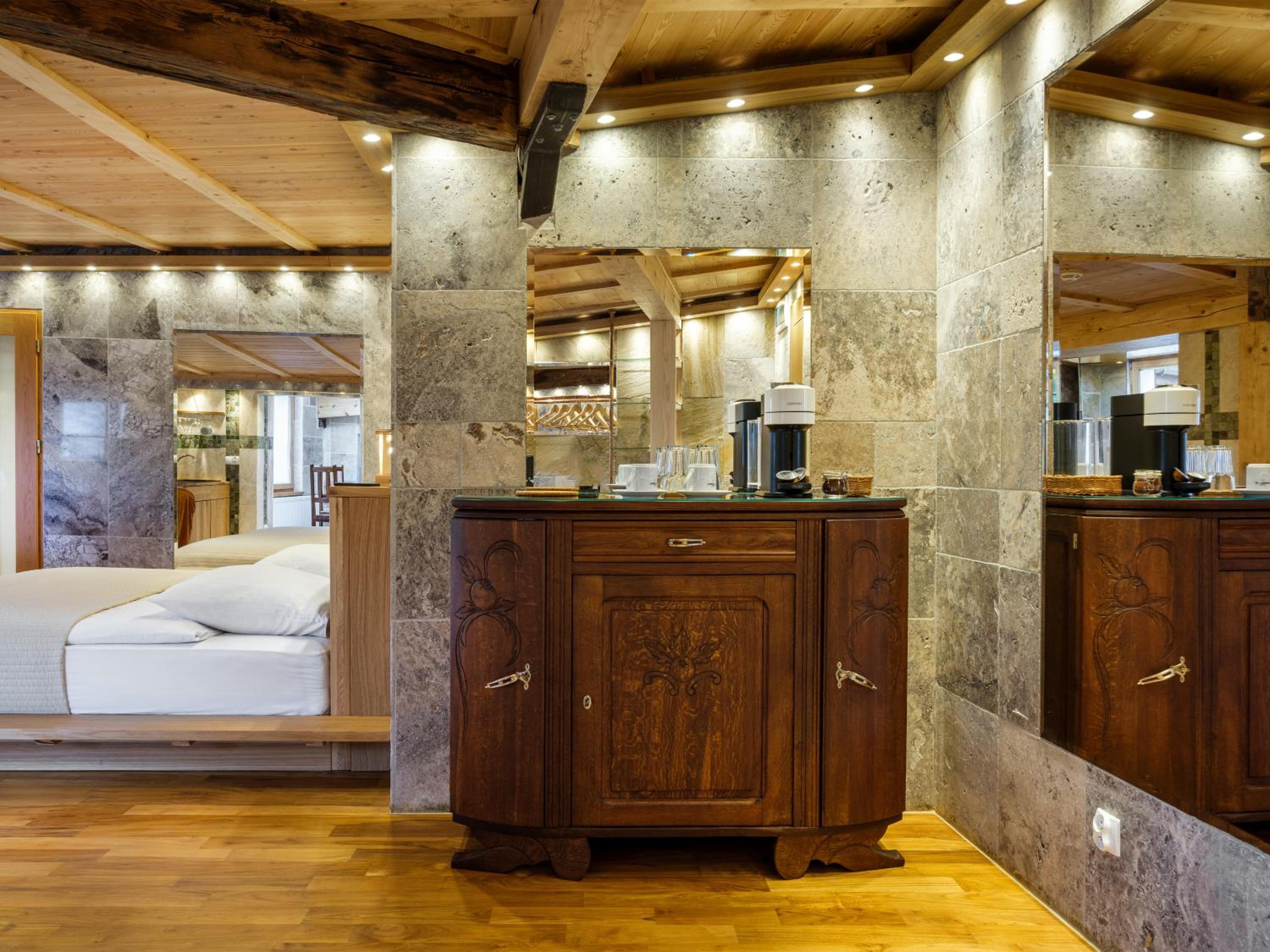 Superior King Suite - Photo 5
