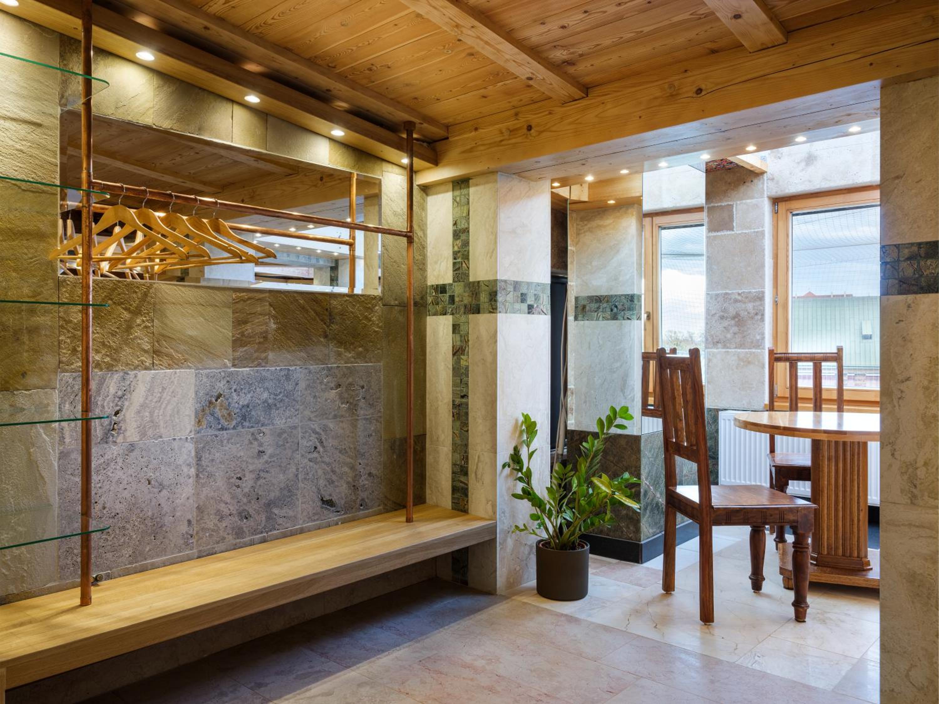 Superior King Suite - Photo 4