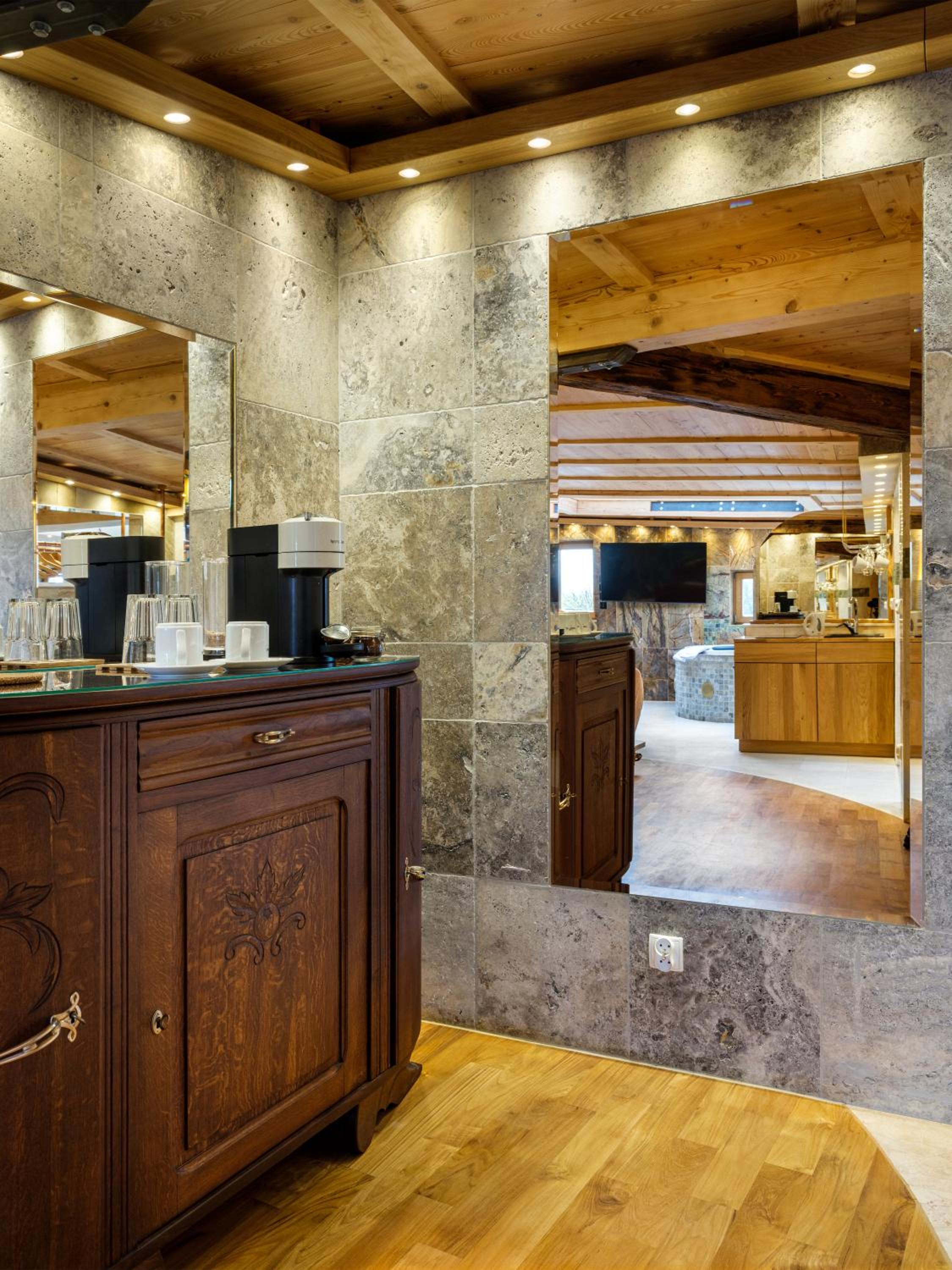 Superior King Suite - Photo 10