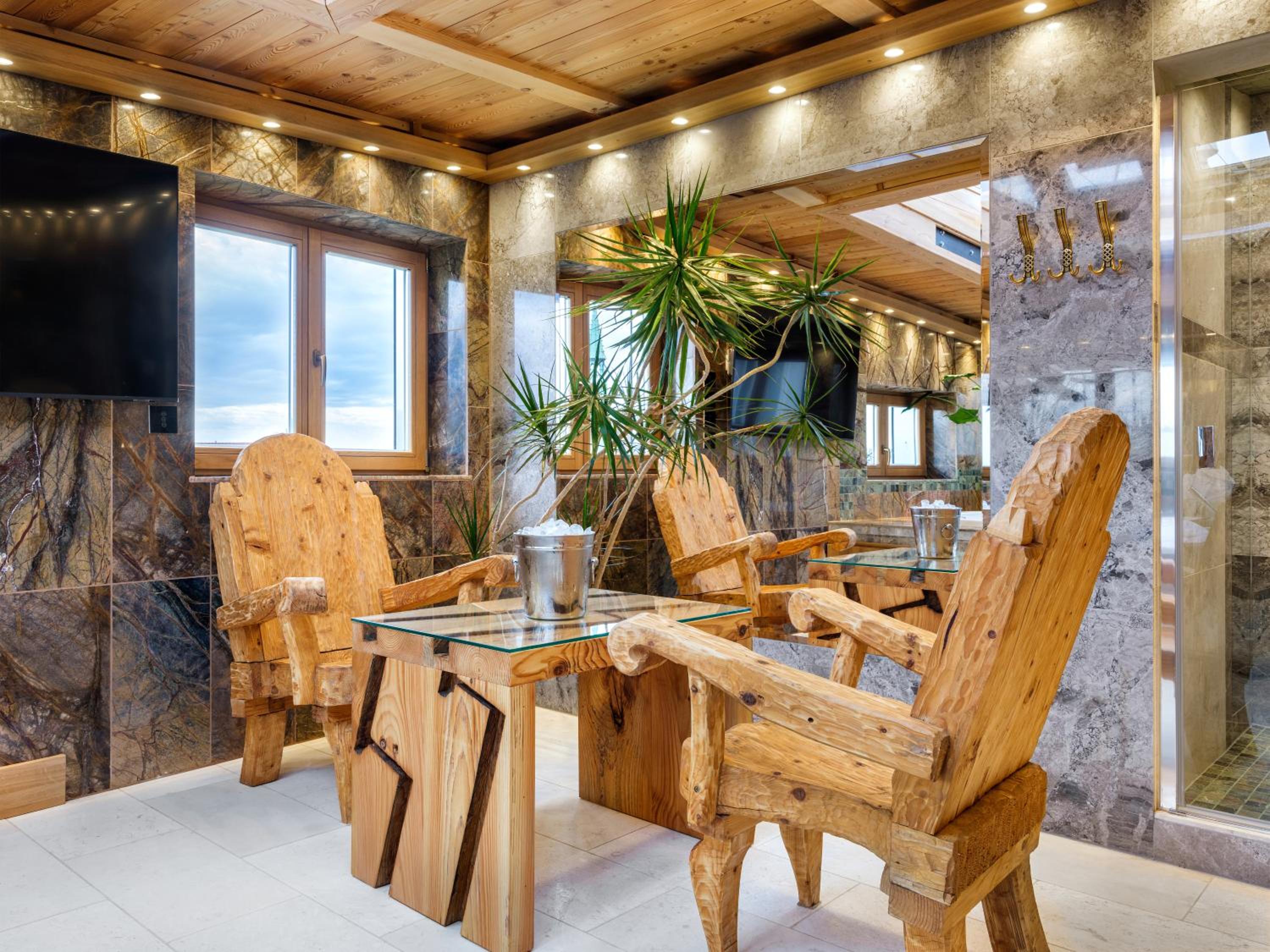 Superior King Suite - Photo 2