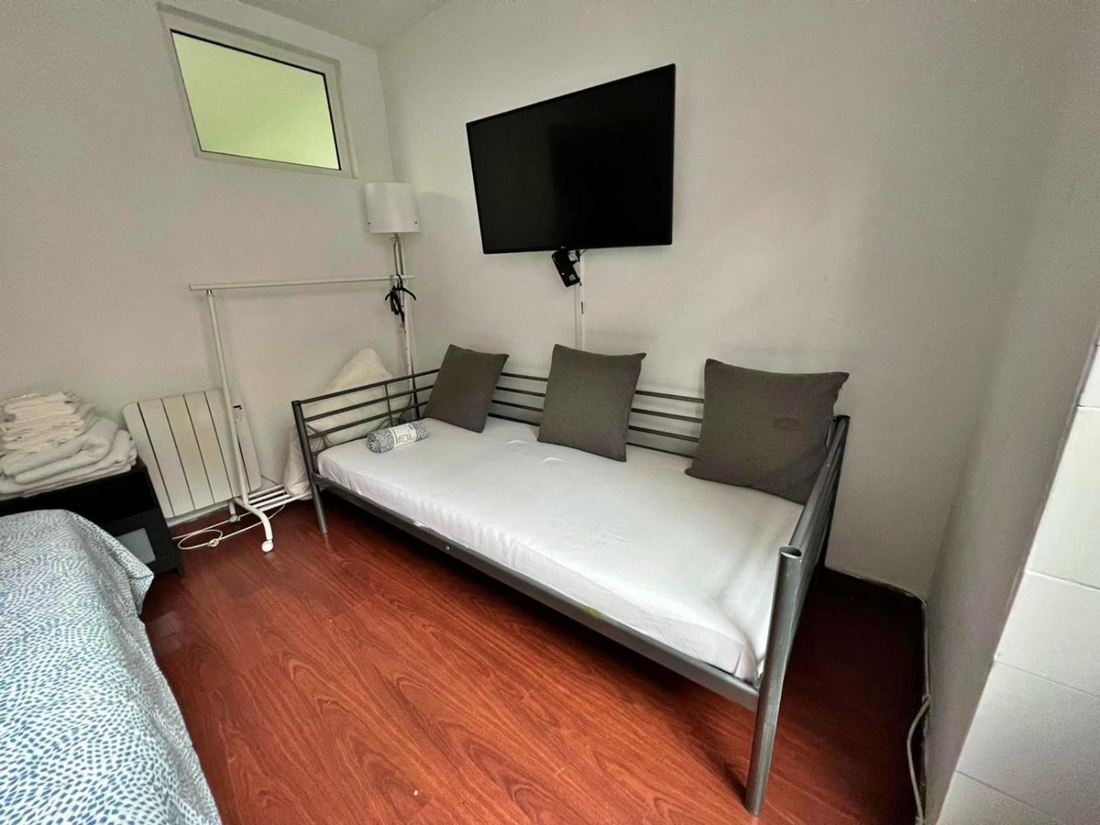 Budget Triple Room - Photo 6