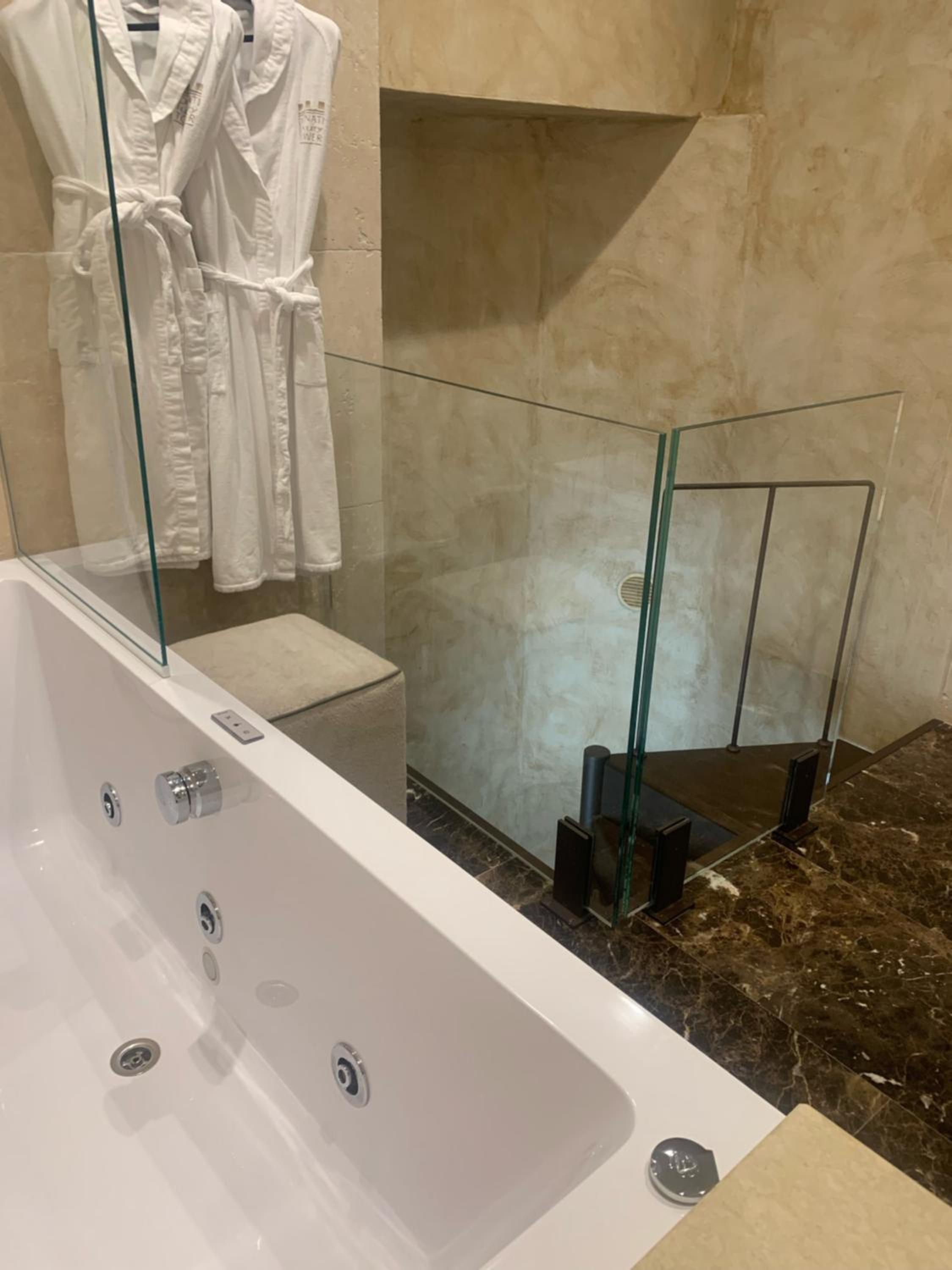 Lorenzo il Magnifico - Deluxe Suite Duomo View with Spa Bath