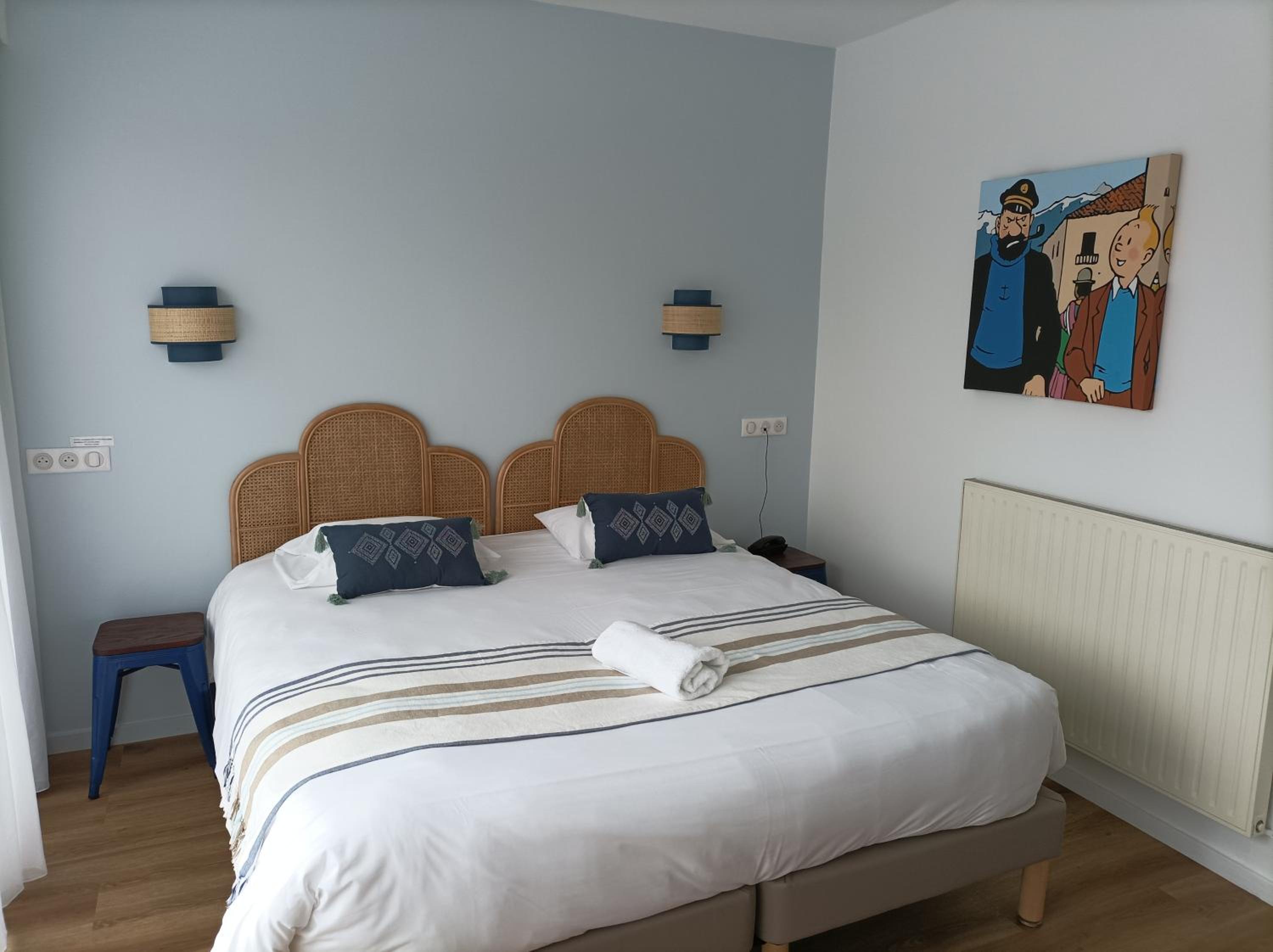 Queen Room with Balcony - Photo 7