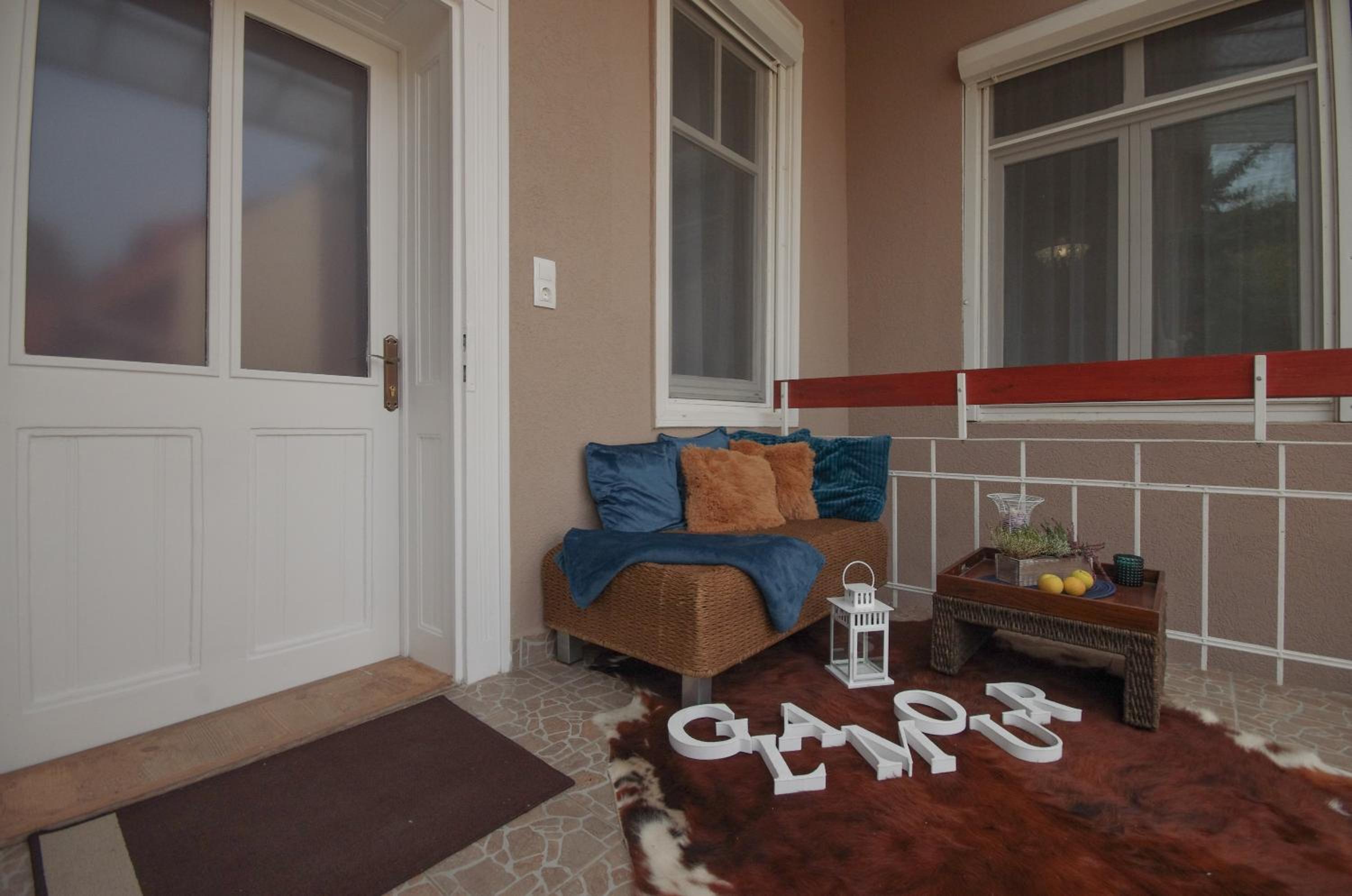 Apartment with Shower - Photo 37