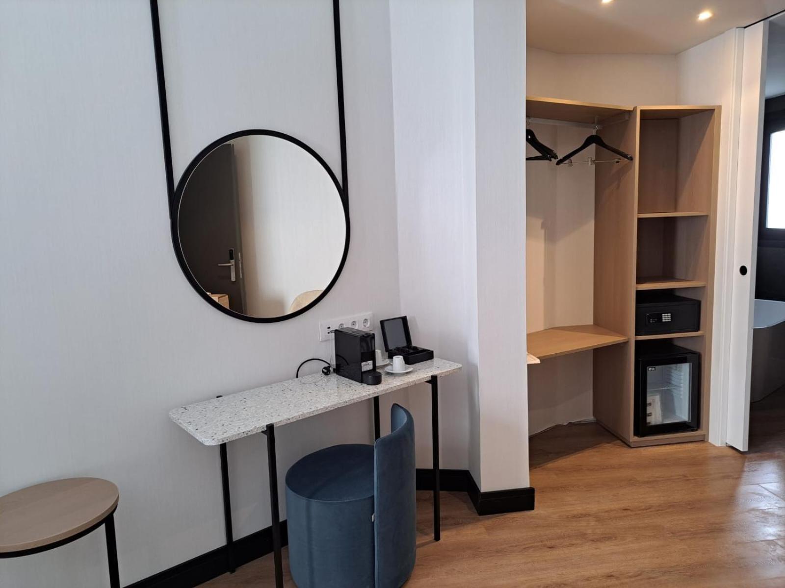 Double or Twin Room - Photo 25