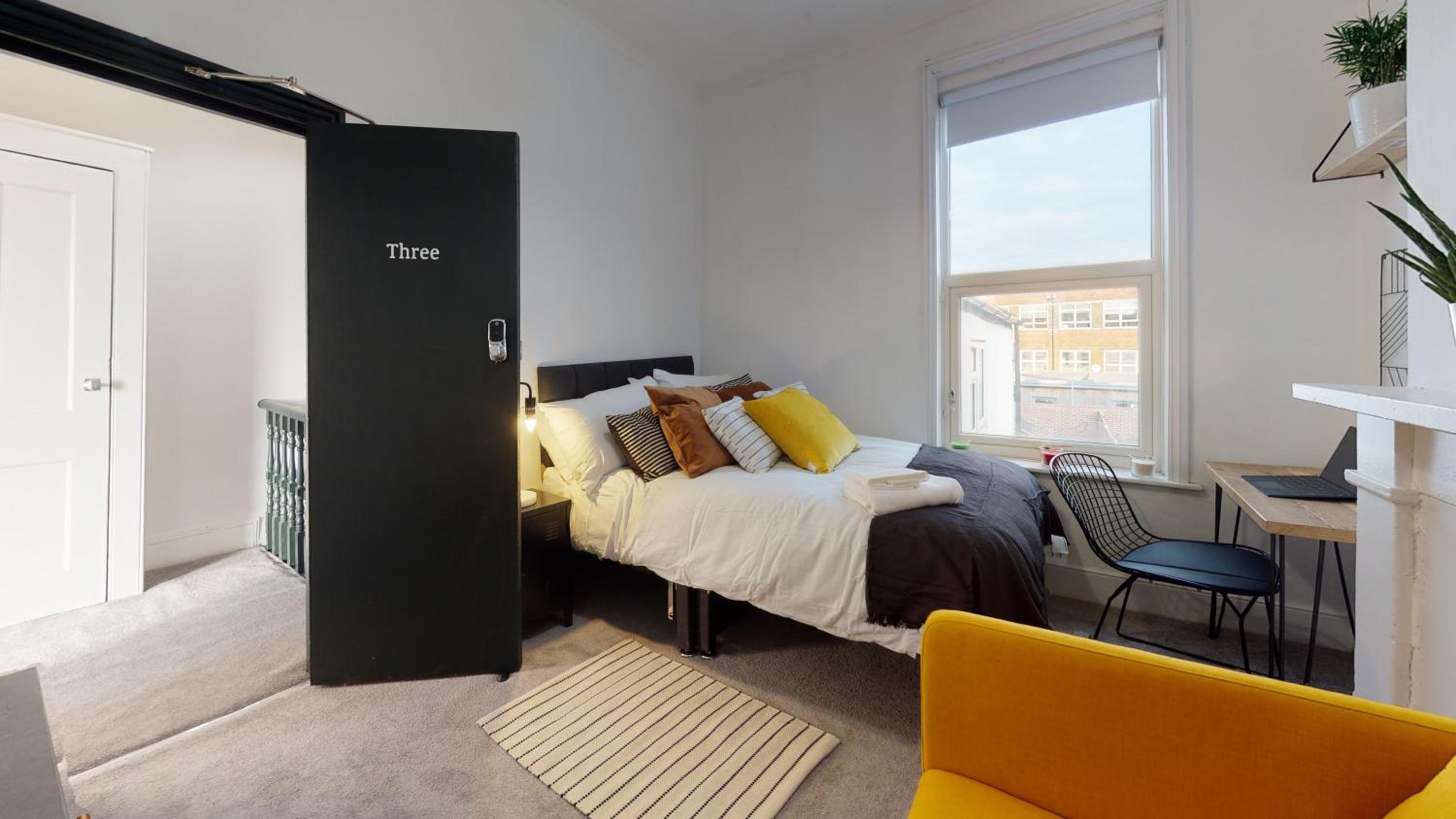 Double Room With Shared Toilet