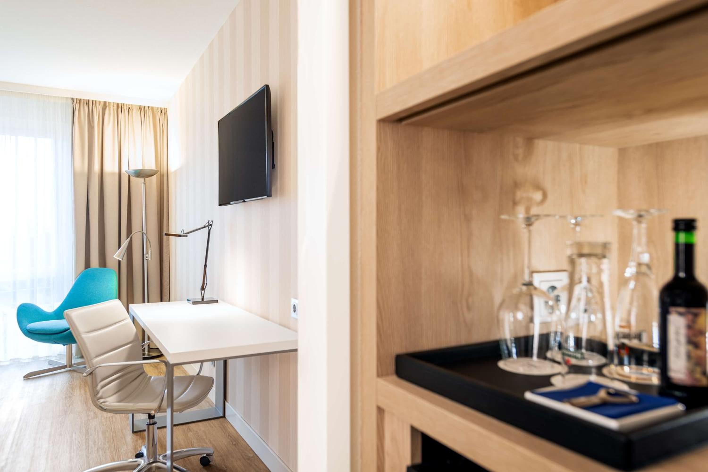 Standard Double or Twin Room thumbnail 6