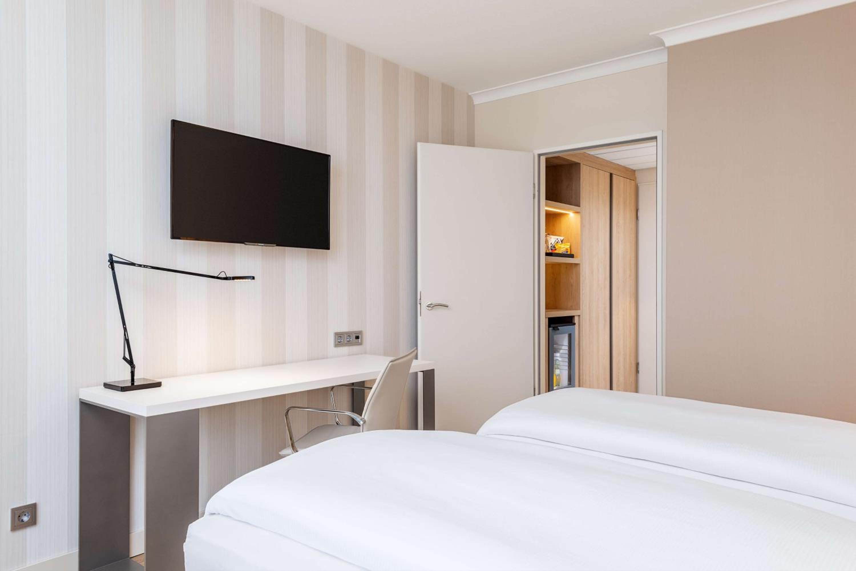 Standard Double or Twin Room thumbnail 5