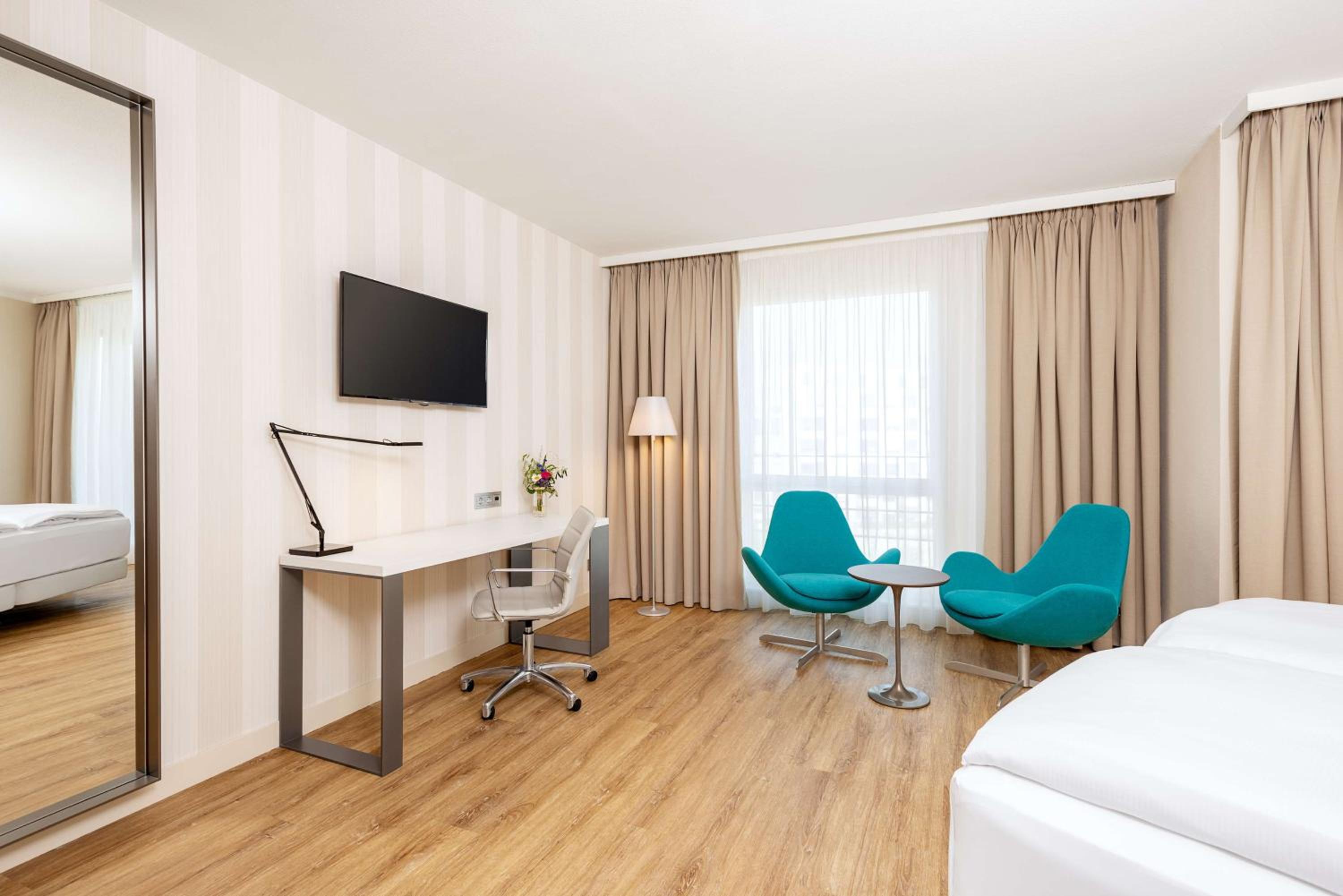 Superior Double Or Twin Room Xl thumbnail 5
