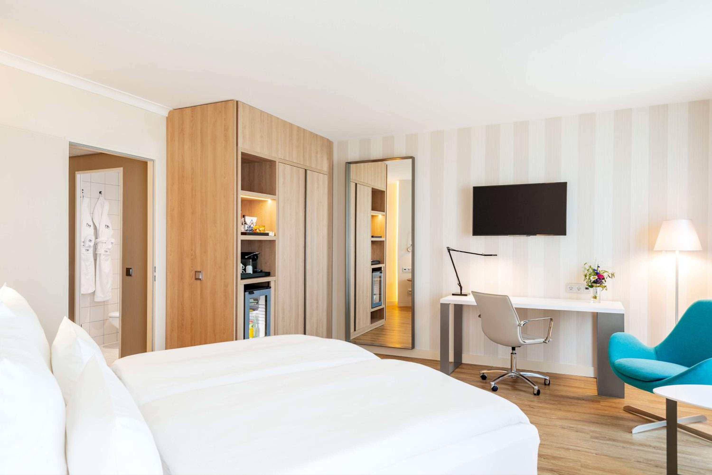 Superior Double Or Twin Room Xl thumbnail 5