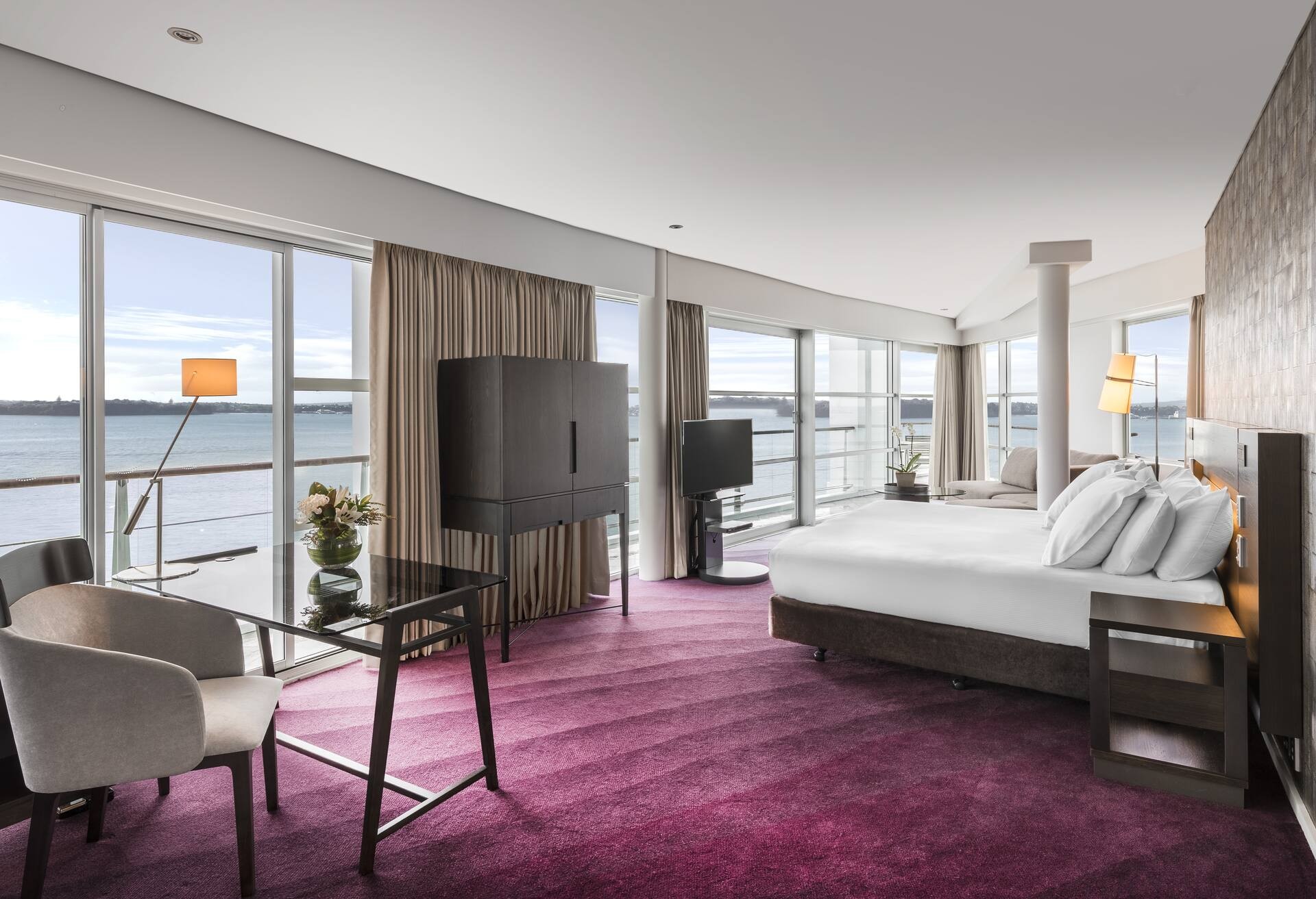 King Hilton Bow Suite