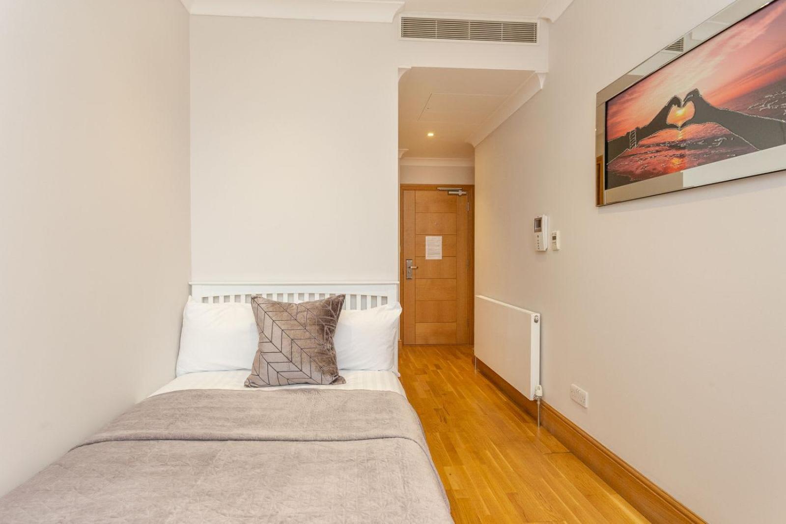 Cozy Studio with Small Double Bed photo 1