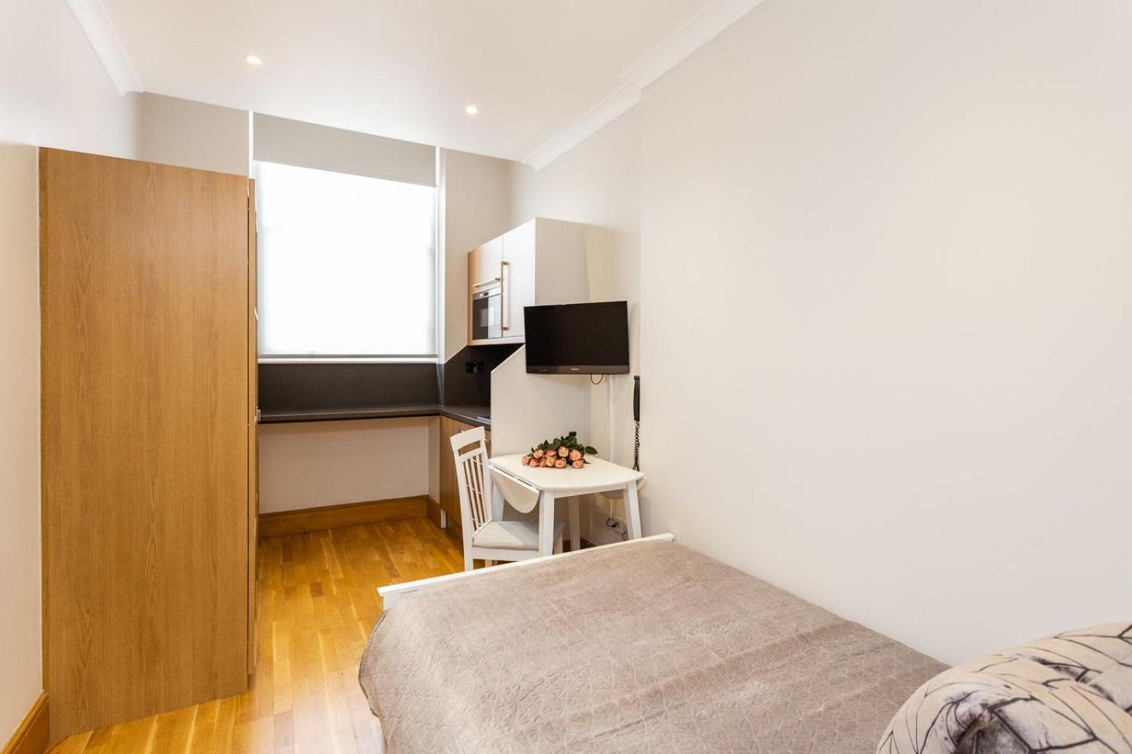 Cozy Studio with Small Double Bed photo 3