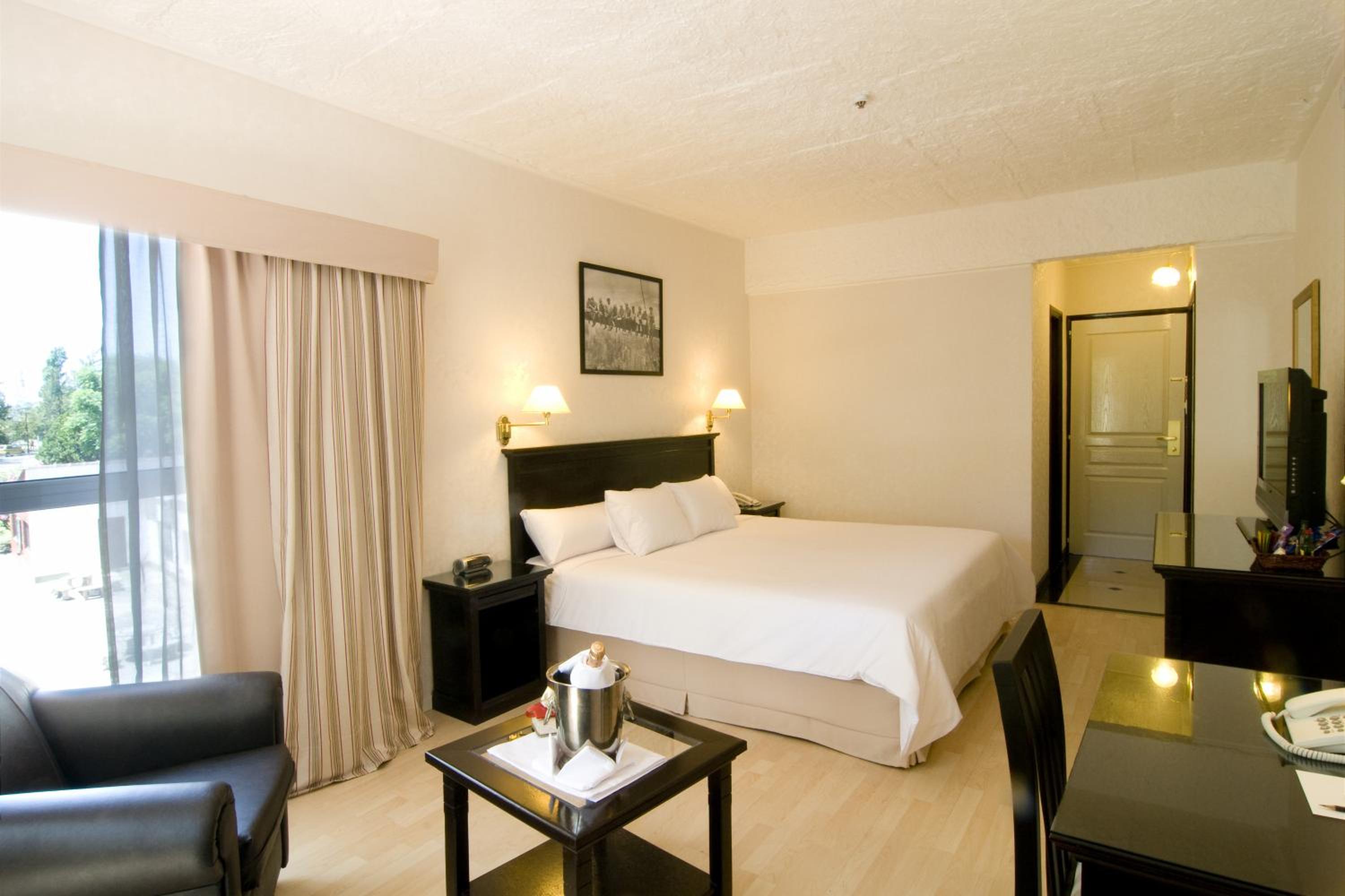 Corner Room photo 3