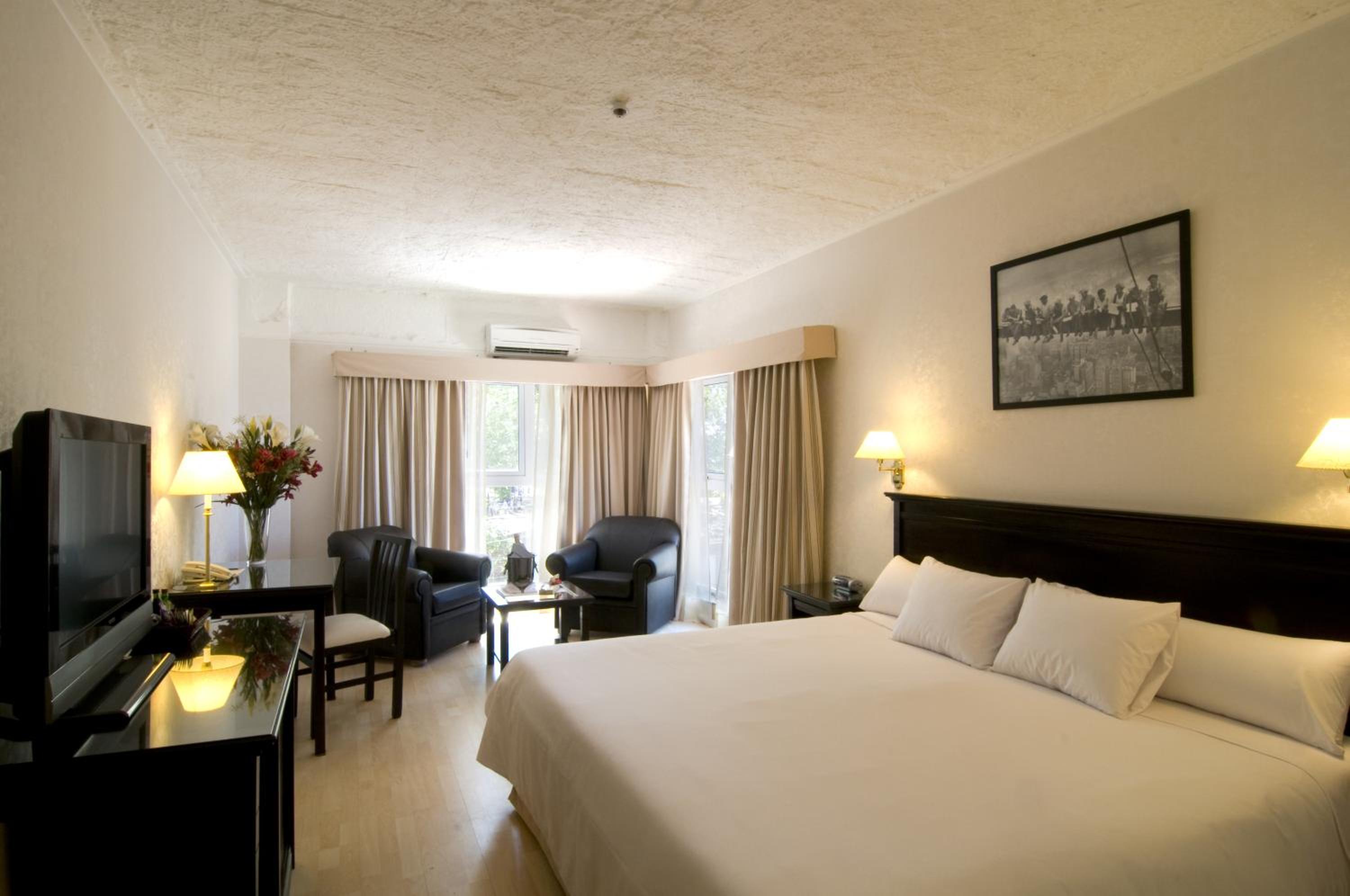 Corner Room photo 1