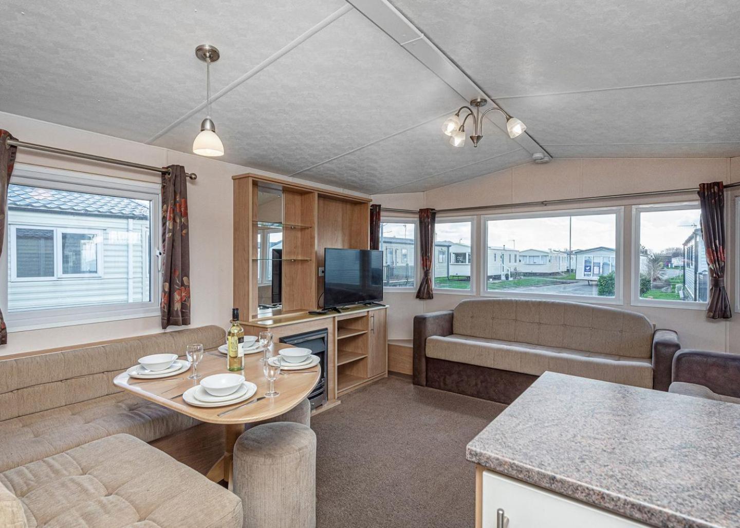 Mobile Home 4 photo 2