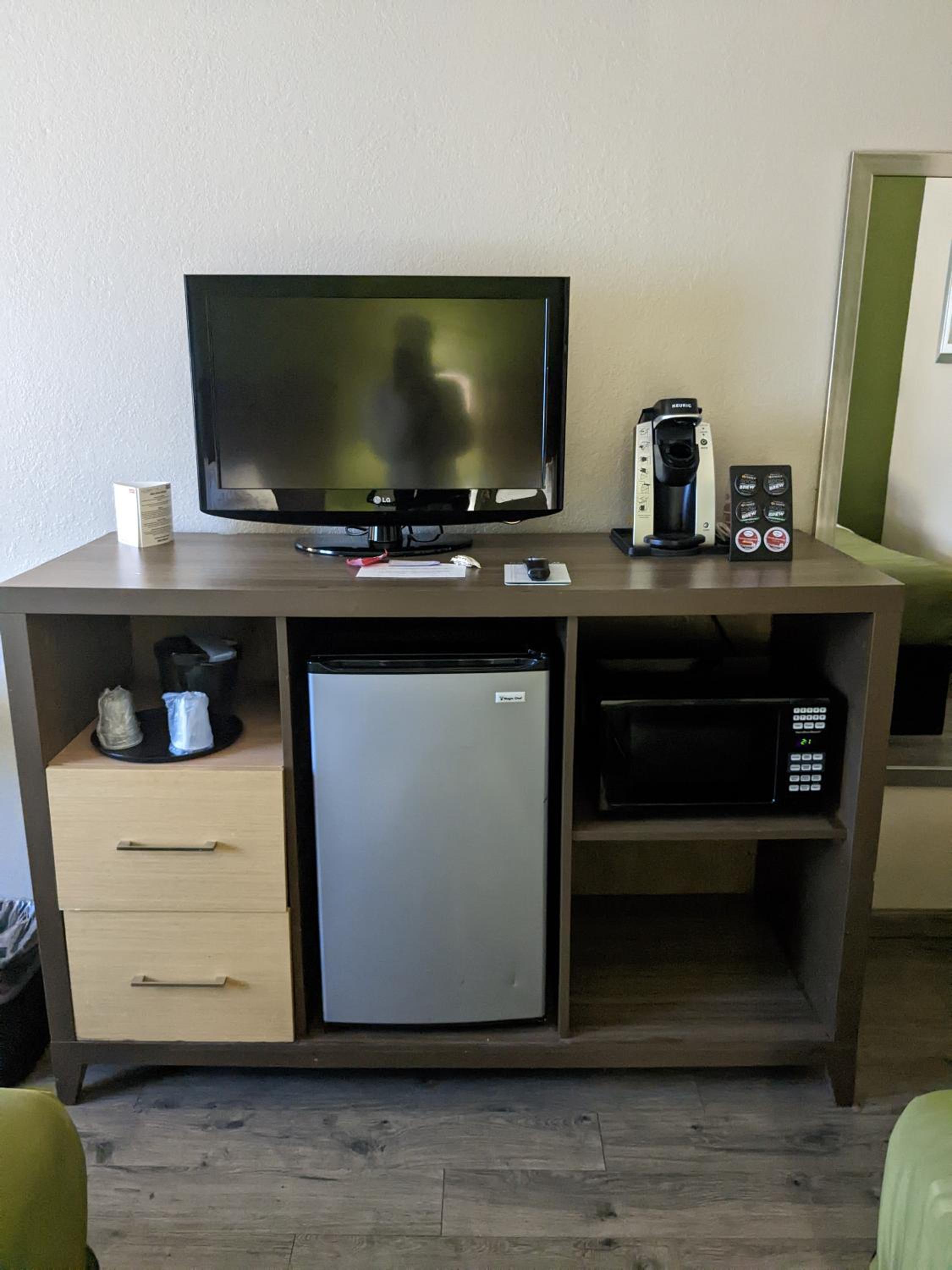 King Suite - Non Smoking - Photo 6