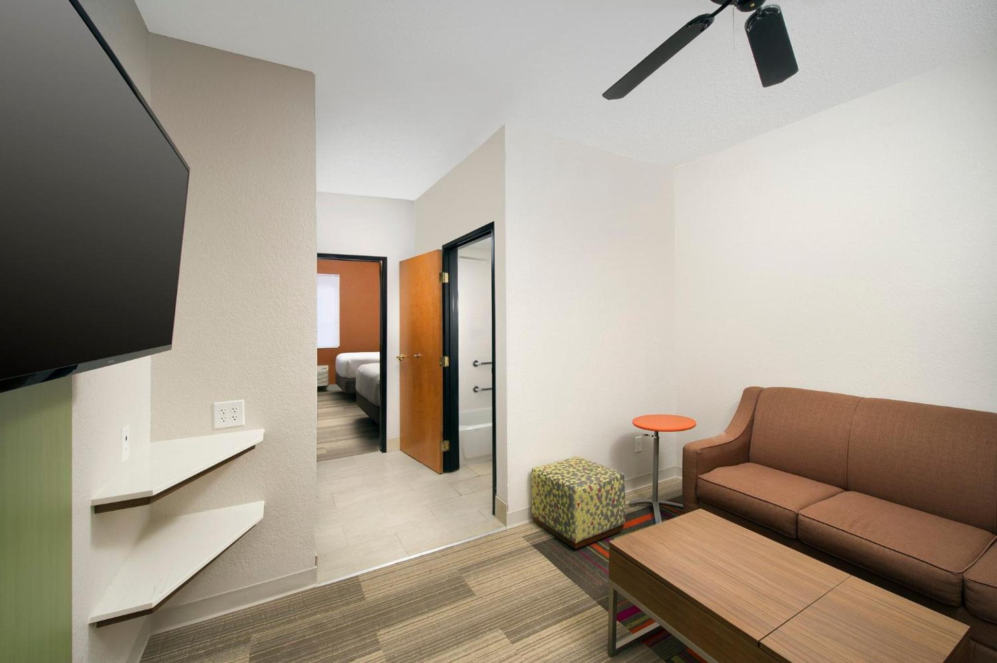 Suite with Mobility Accessible Tub - Non-Smoking - Photo 1